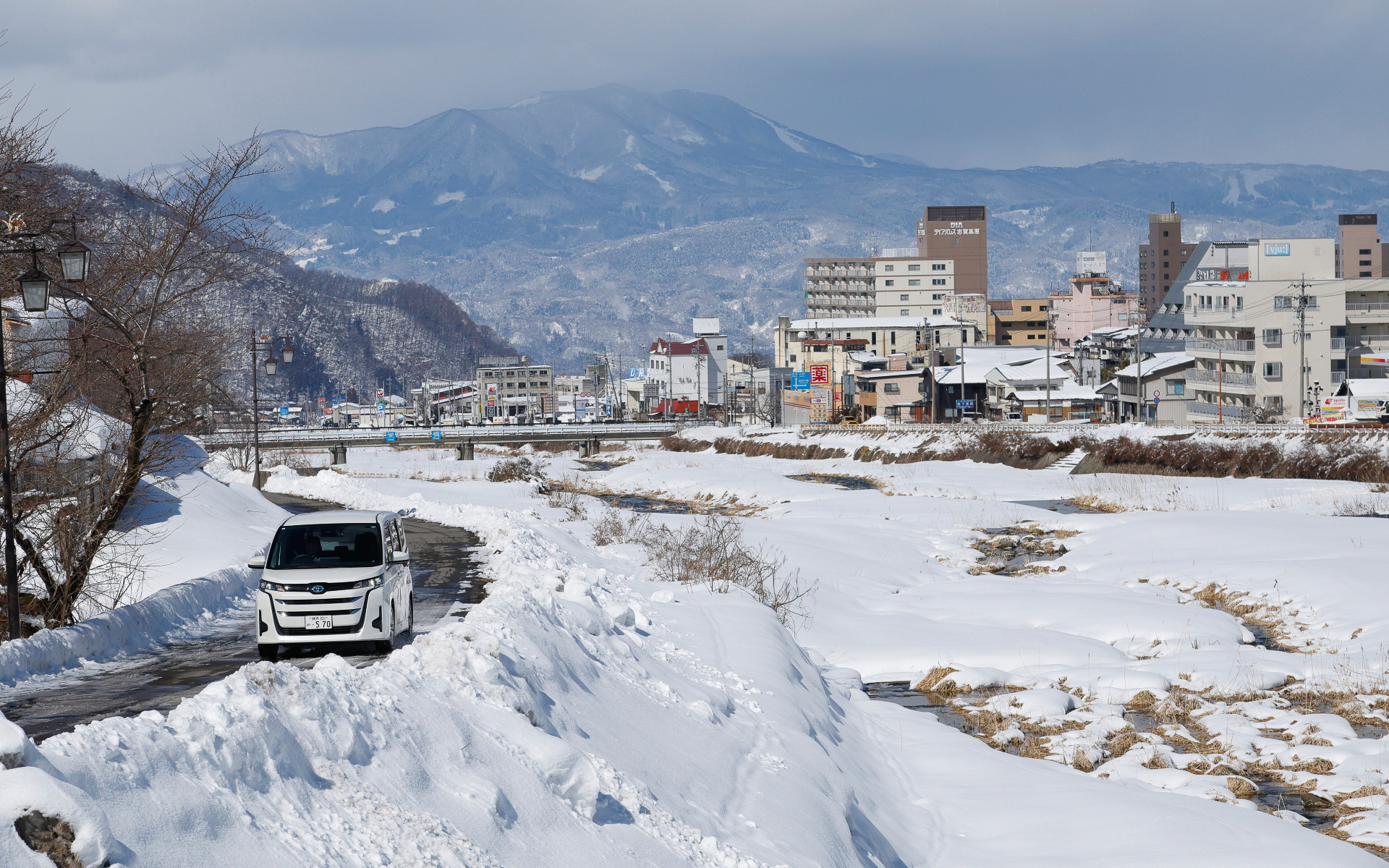 「N-BLUE 4SEASON 2」は舗装路での性能と雪道での性能をバランスよく兼ね備えていると感じた