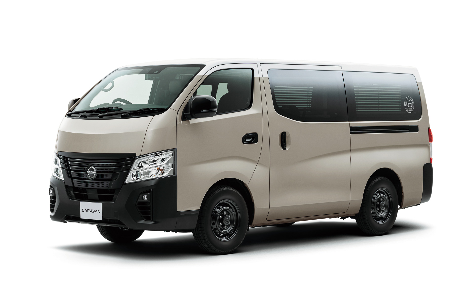 今回の仕様向上でボディにアルミシートの断熱材を採用するとともに、ルーフ部にはアルミシートに加えてウレタンシートも追加