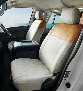 インテリアでは従来より後席と車中泊用ベッドの表皮に採用していた、ヘリンボーン生地を使用したMYROOMフロントシートカバーなどを新規設定