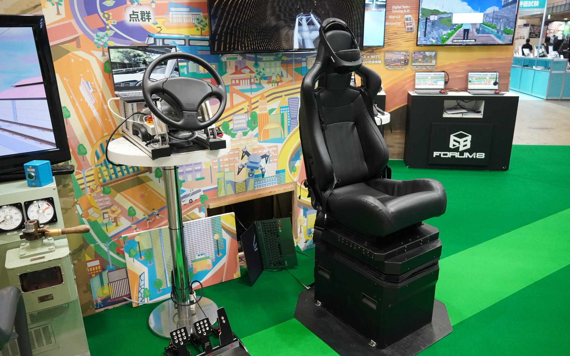 こちらは道路をジェットコースターのような高速で駆け抜けるシミュレータ