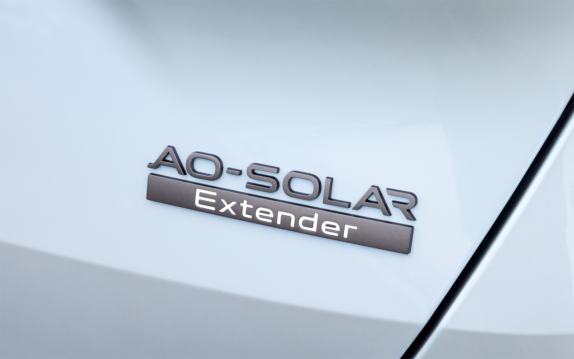 テールゲートにバッヂが備わる