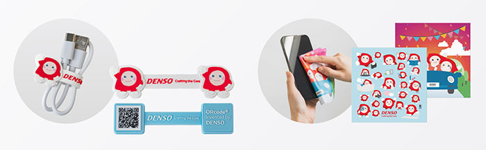 ノベルティグッズ。オリジナルコードクリップ（左）、オリジナルマイクロファイバークロス（右）