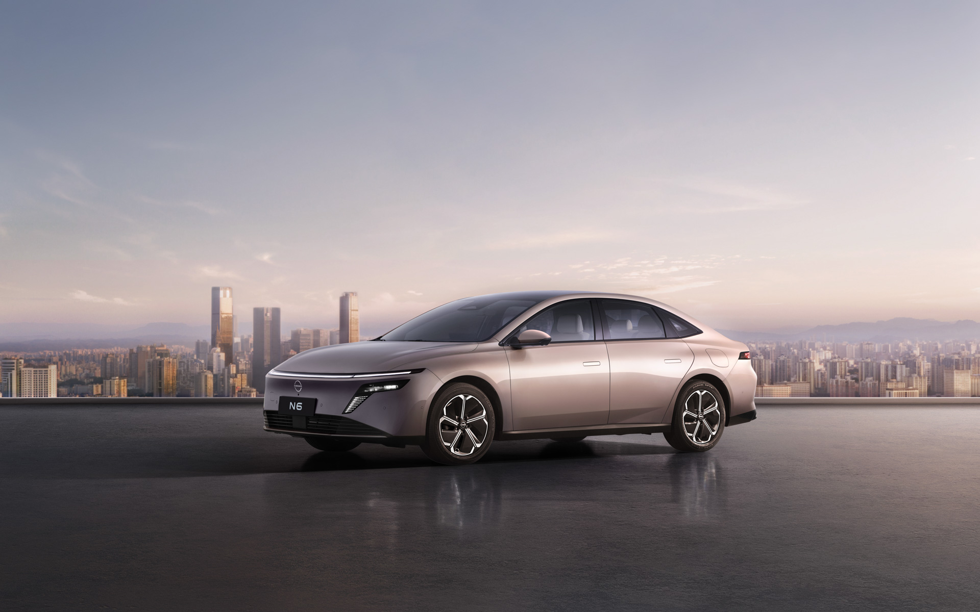 新開発したPHEVセダン「N6」