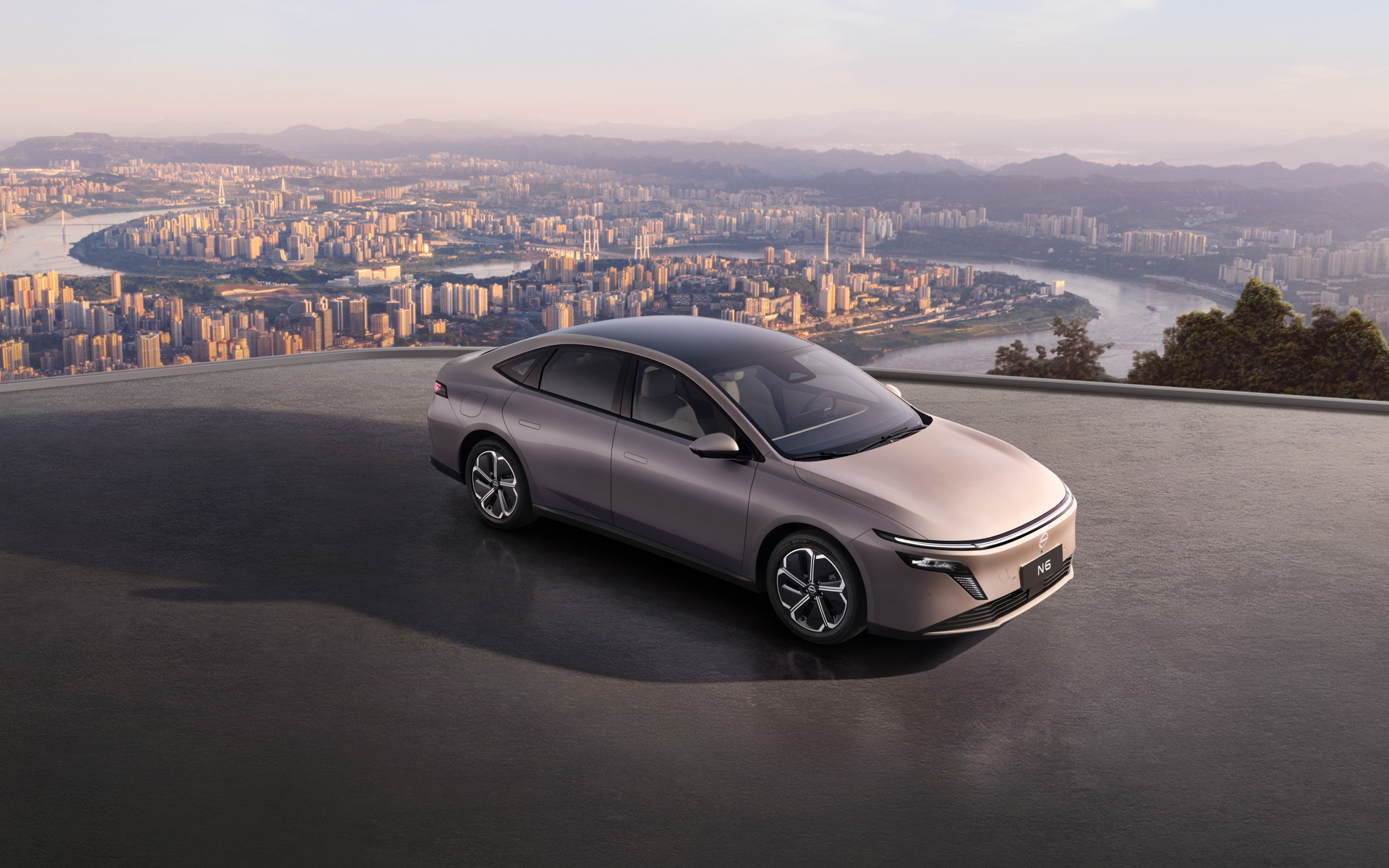 新開発したPHEVセダン「N6」