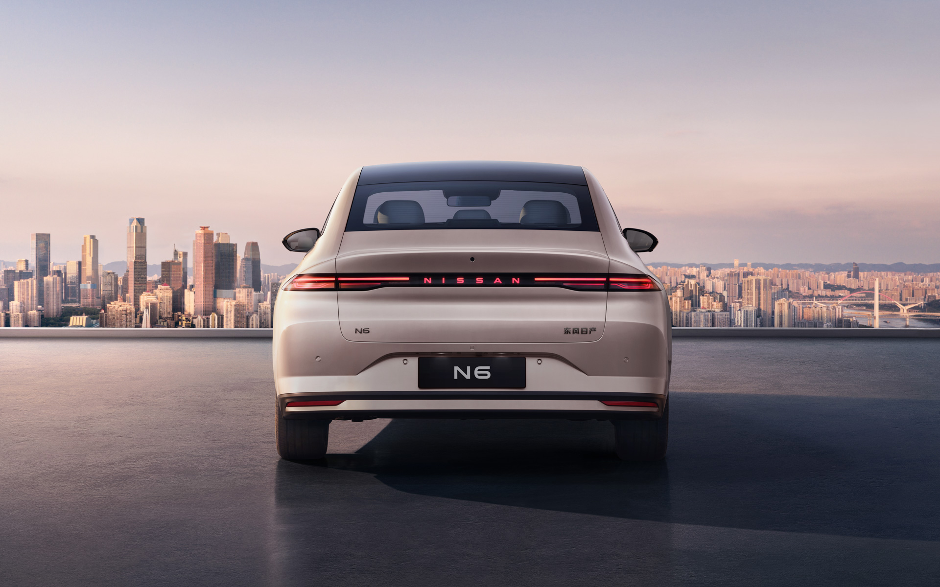 新開発したPHEVセダン「N6」