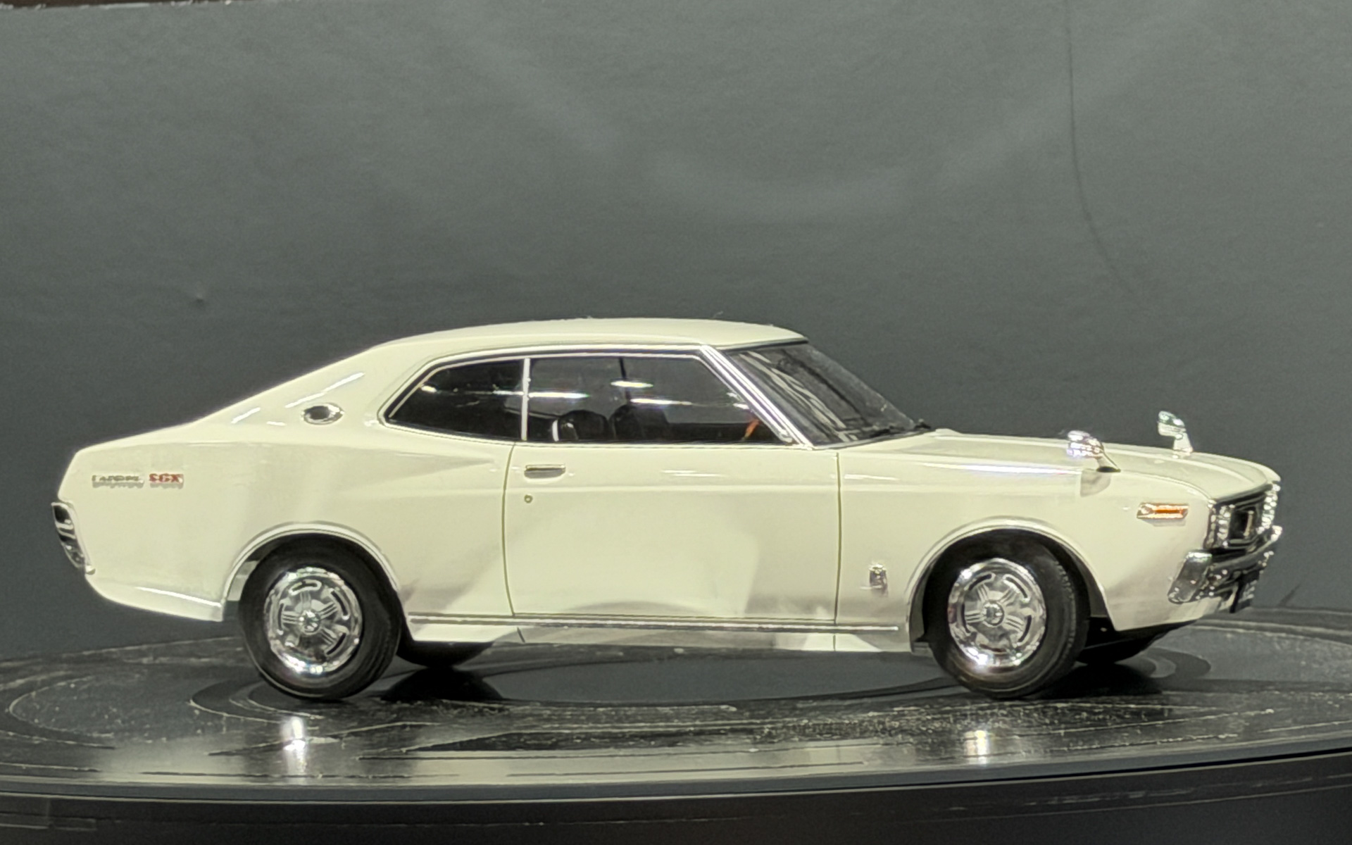 ハセガワの新製品「ニッサン ローレル HT 2000SGX （KHC130） 後期型 （1973）」