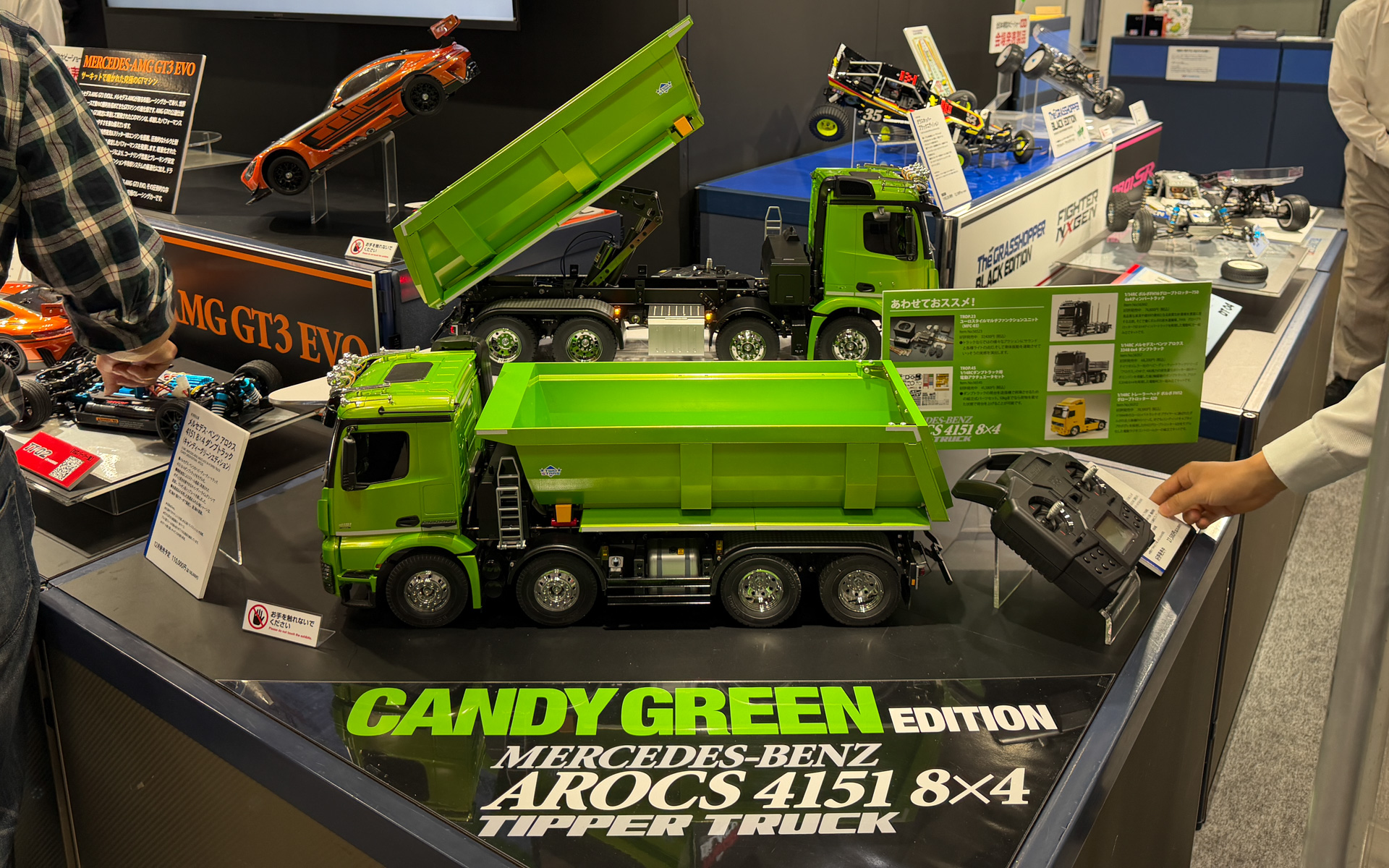 1/14RC ベンツ アロクス 4151 8×4 ダンプトラック（グリーン）