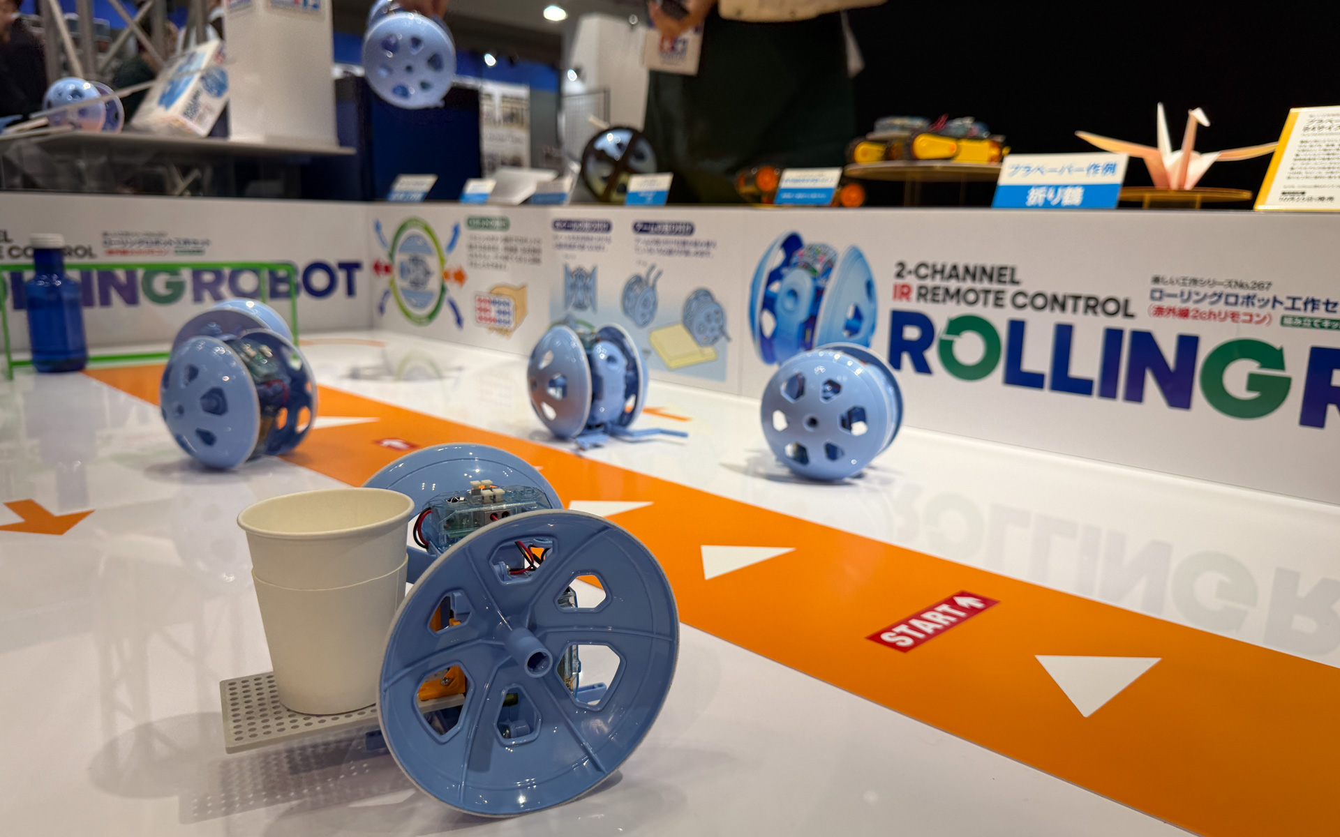 赤外線2chリモコンで操作することができる「ローリングロボット工作セット」