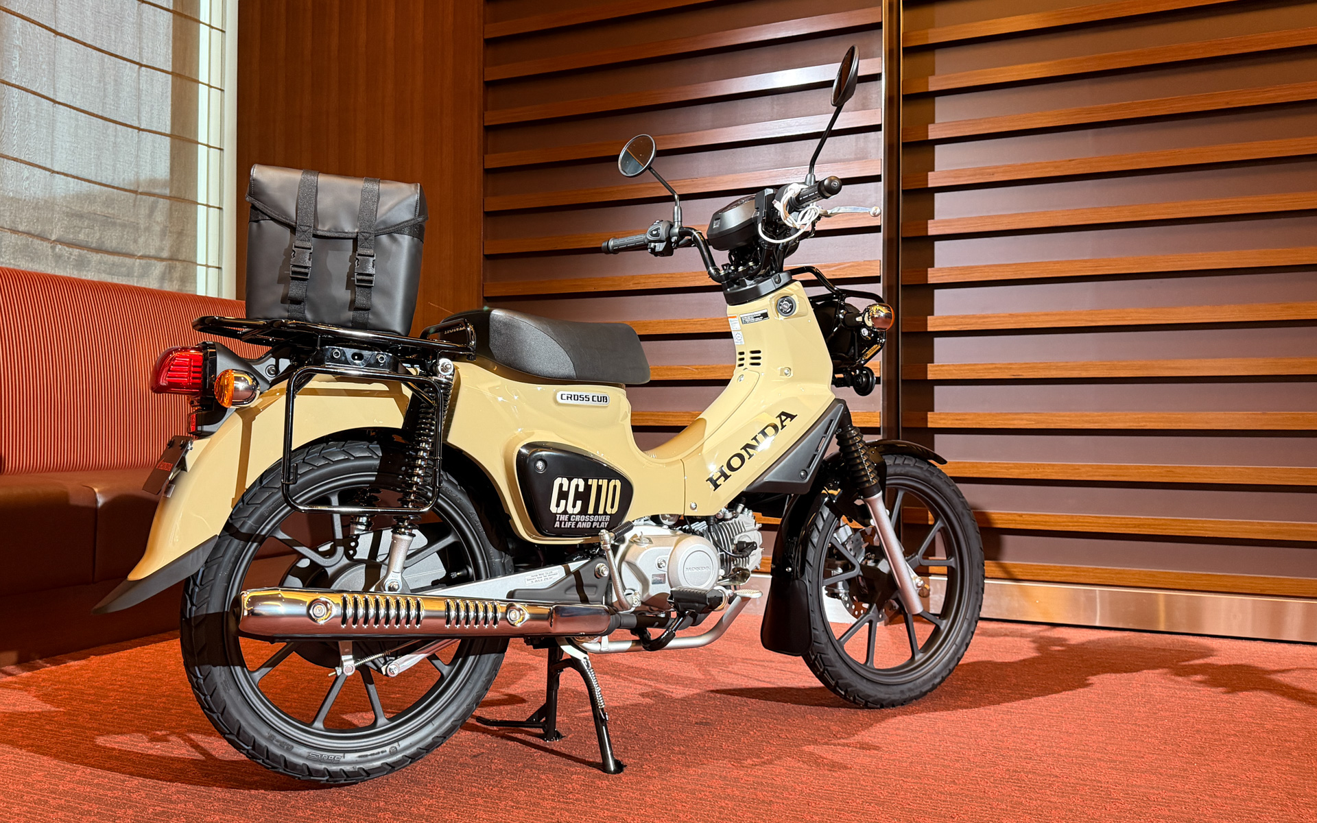 軽量で手軽なサイズ感、さらに荷物も載せられると、こんなバイクが手もとに1台あると楽しそうです