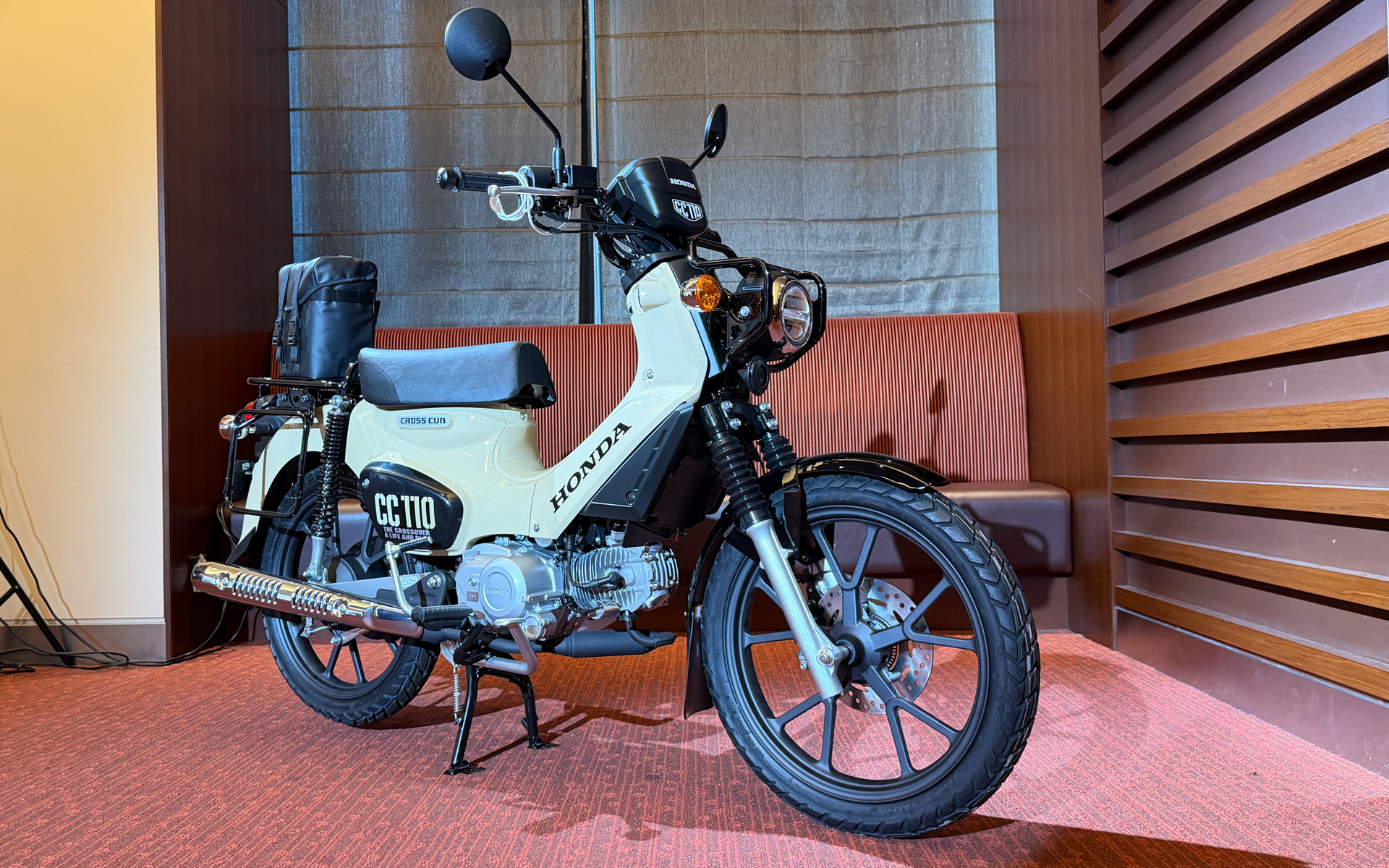 会場に展示された「クロスカブ110 Lite」