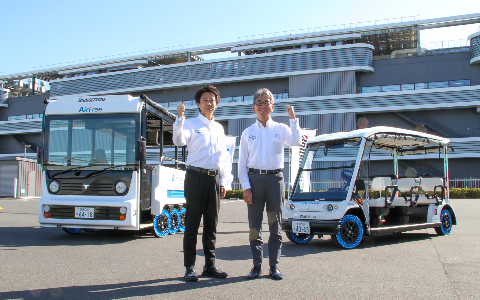 次世代タイヤ「エアフリー」の社会実装に向けた自治体向けグリーンスローモビリティを開催（写真はエアフリー担当者）