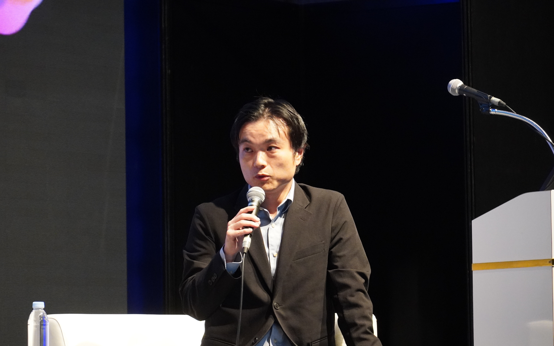 「日本での開発は、意外に合理的では？」と清水氏