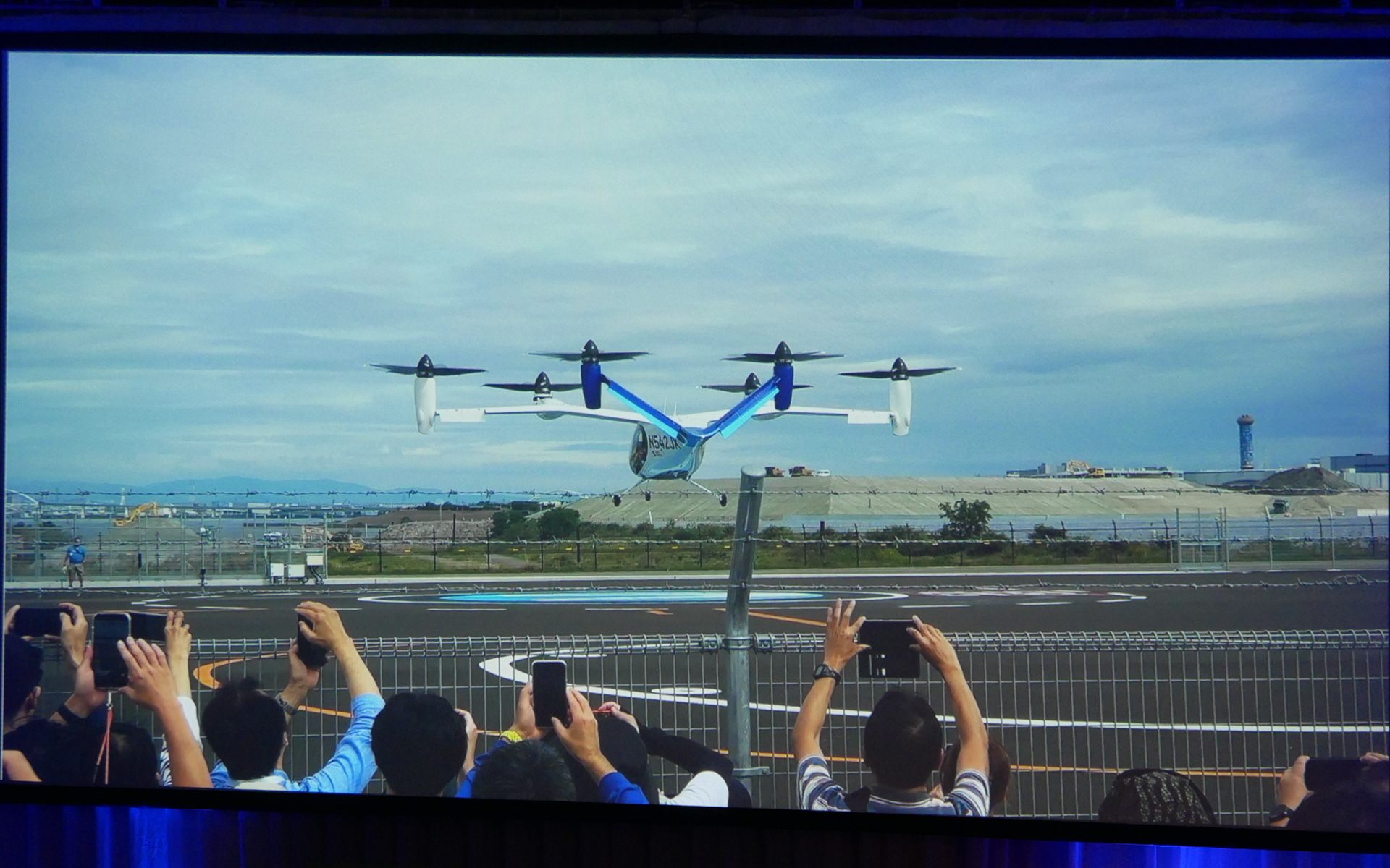 大阪・関西万博会場でのデモフライトの様子