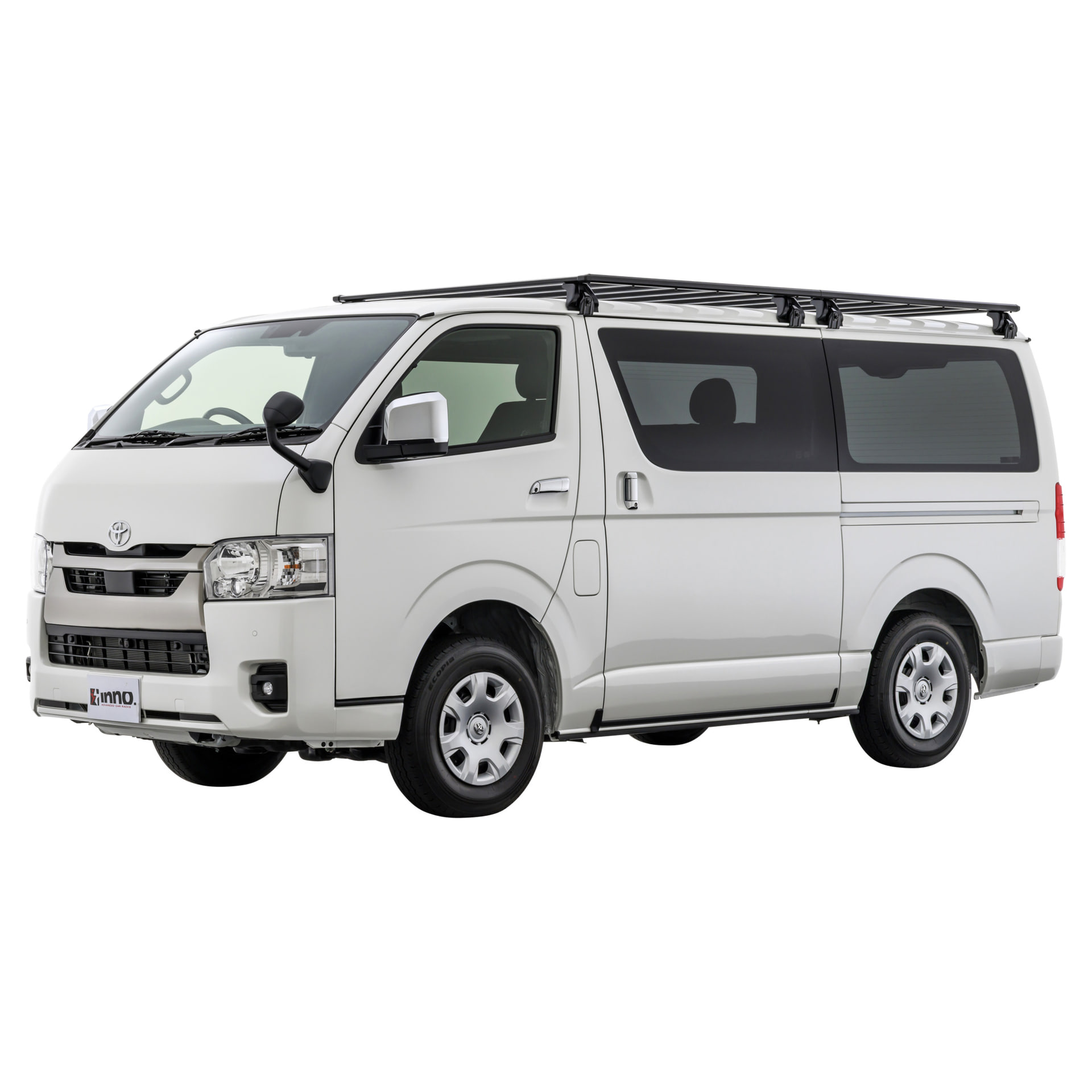 ハイエース用INNO フラットデッキベース（フルサイズ）装着イメージ