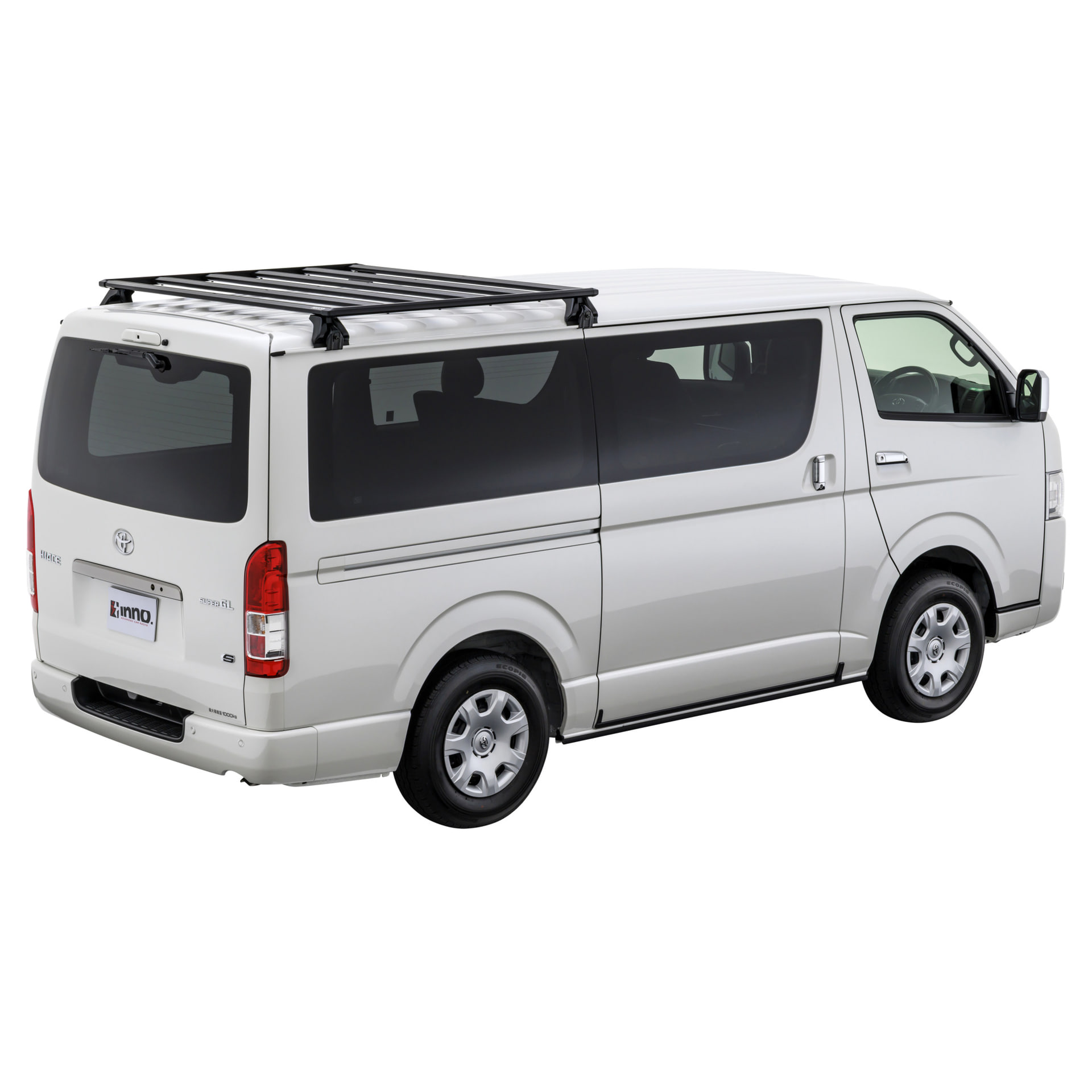 ハイエース用INNO フラットデッキベース・ハーフサイズ装着イメージ