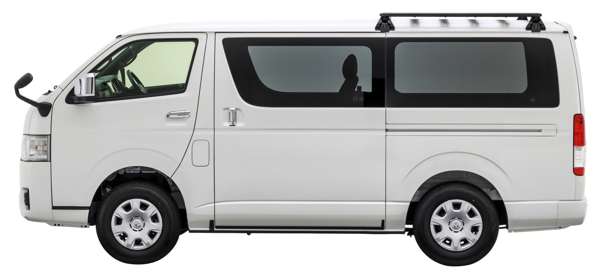 ハイエース用INNO フラットデッキベース・ハーフサイズ装着イメージ