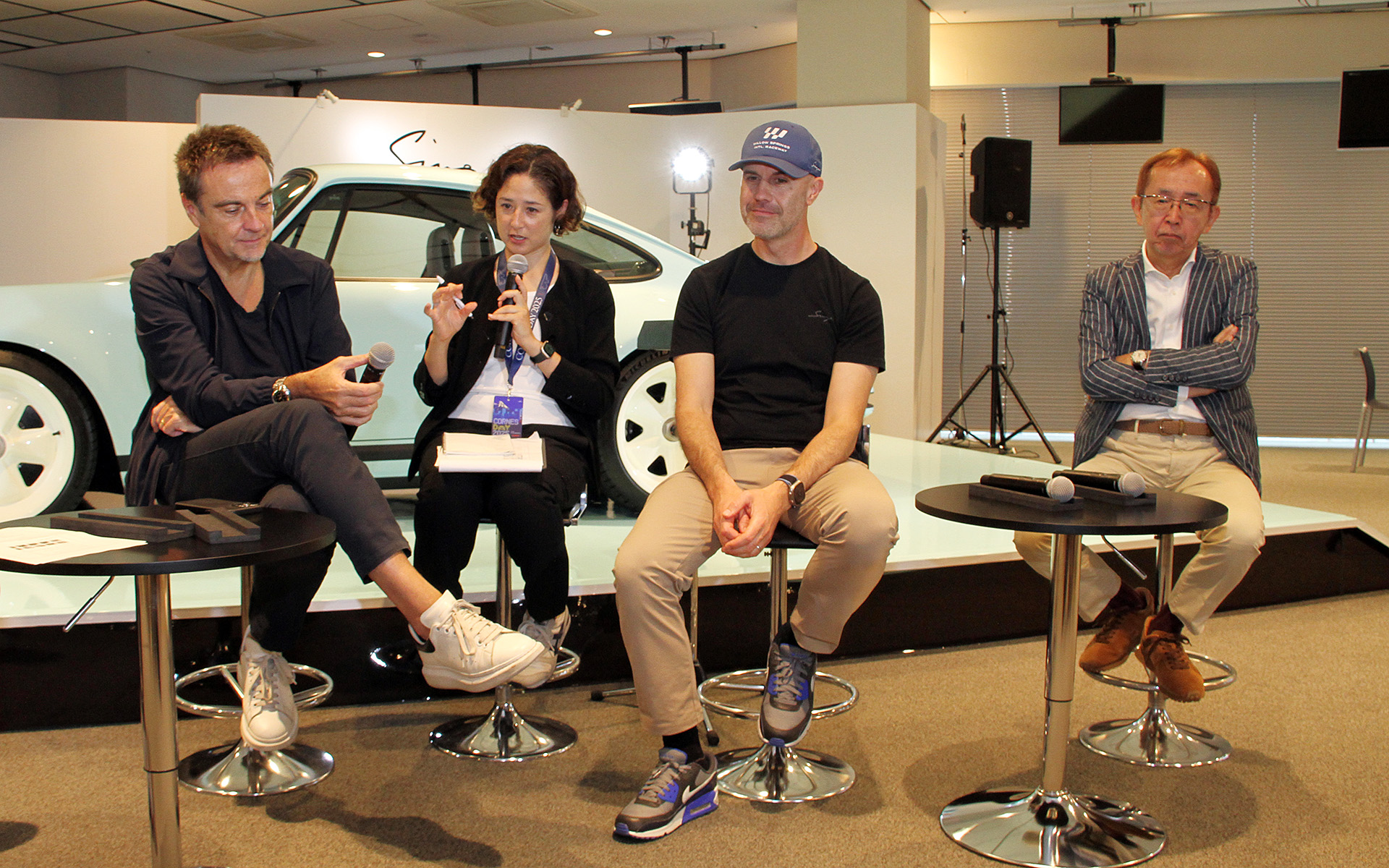 ポルシェ 911 カレラ クーペ リイマジンド・バイ・シンガーについてのトークショーも開かれた
