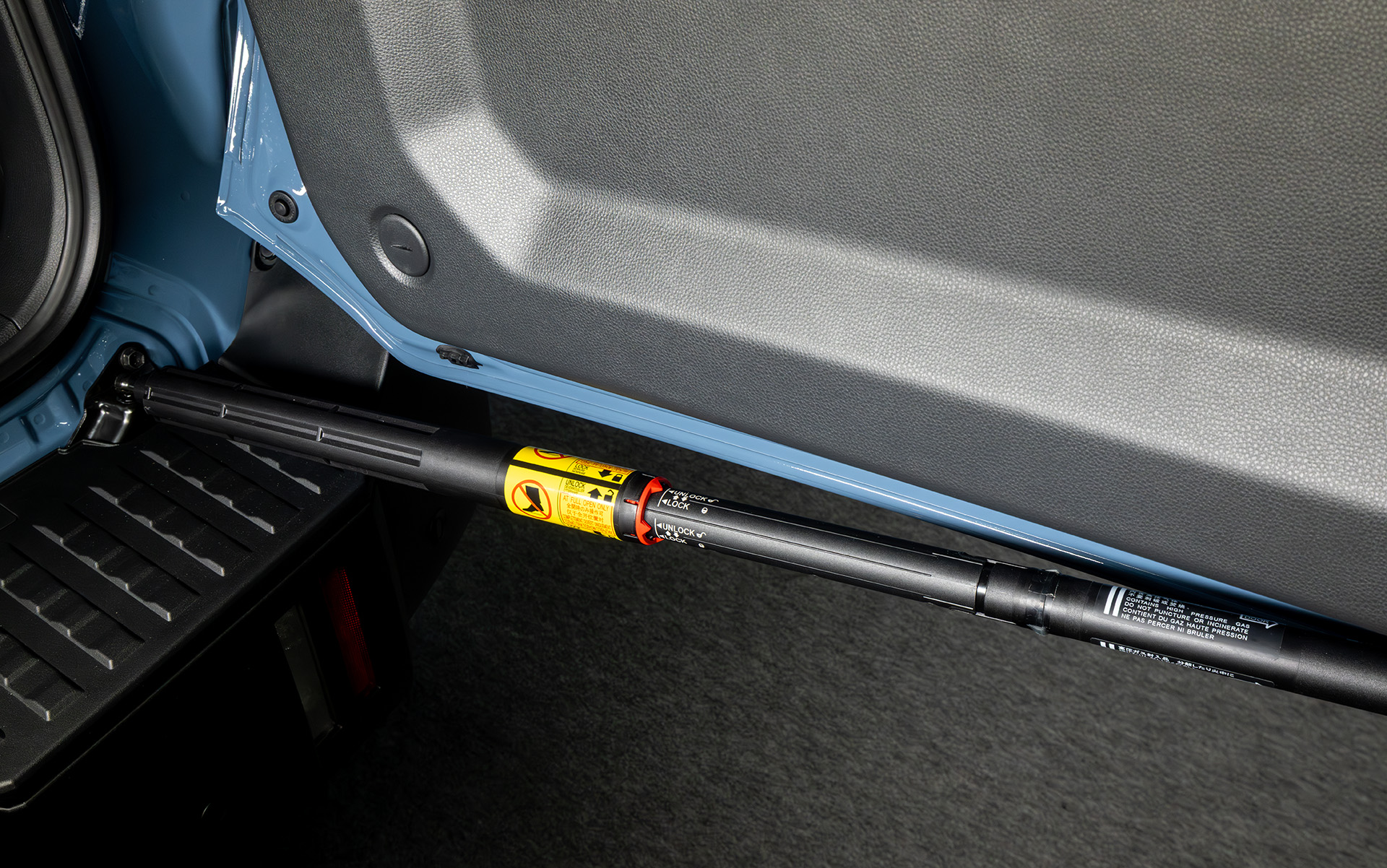 ダンパーも備える