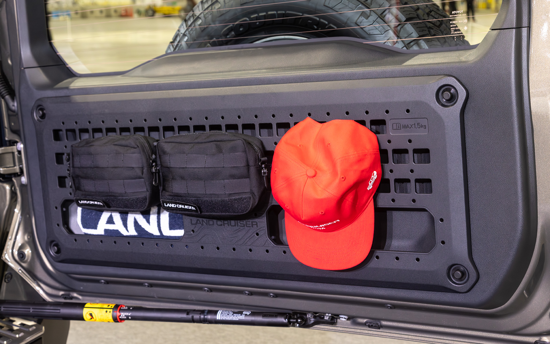 リアドアユーティリティラック