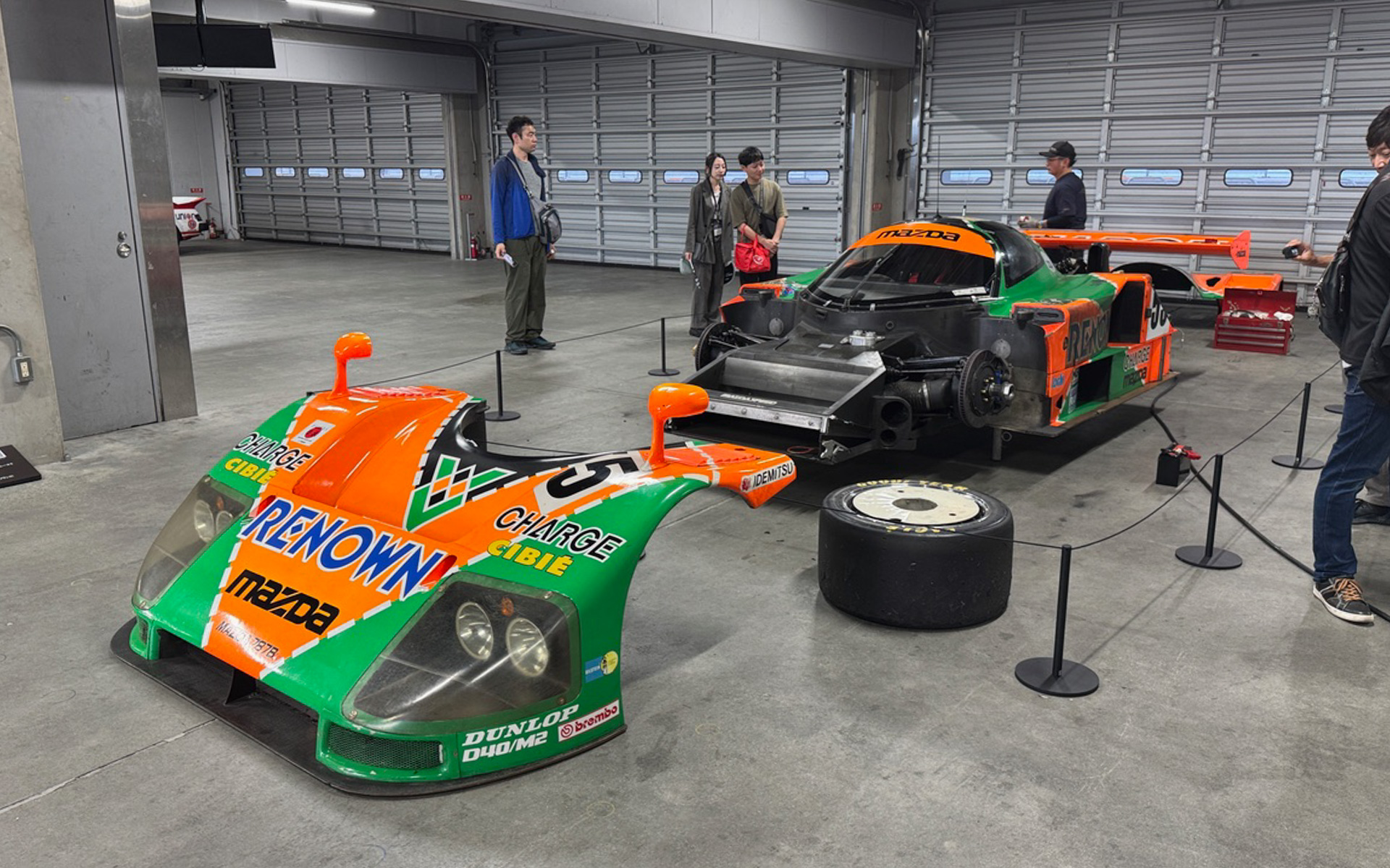 2日間で計3回あった最後のサーキットデモランを終えた787Bは、ピットに戻るとすぐさまメンテナンス。歴史を彩る貴重なクルマの勇姿が生で見られて感激でした