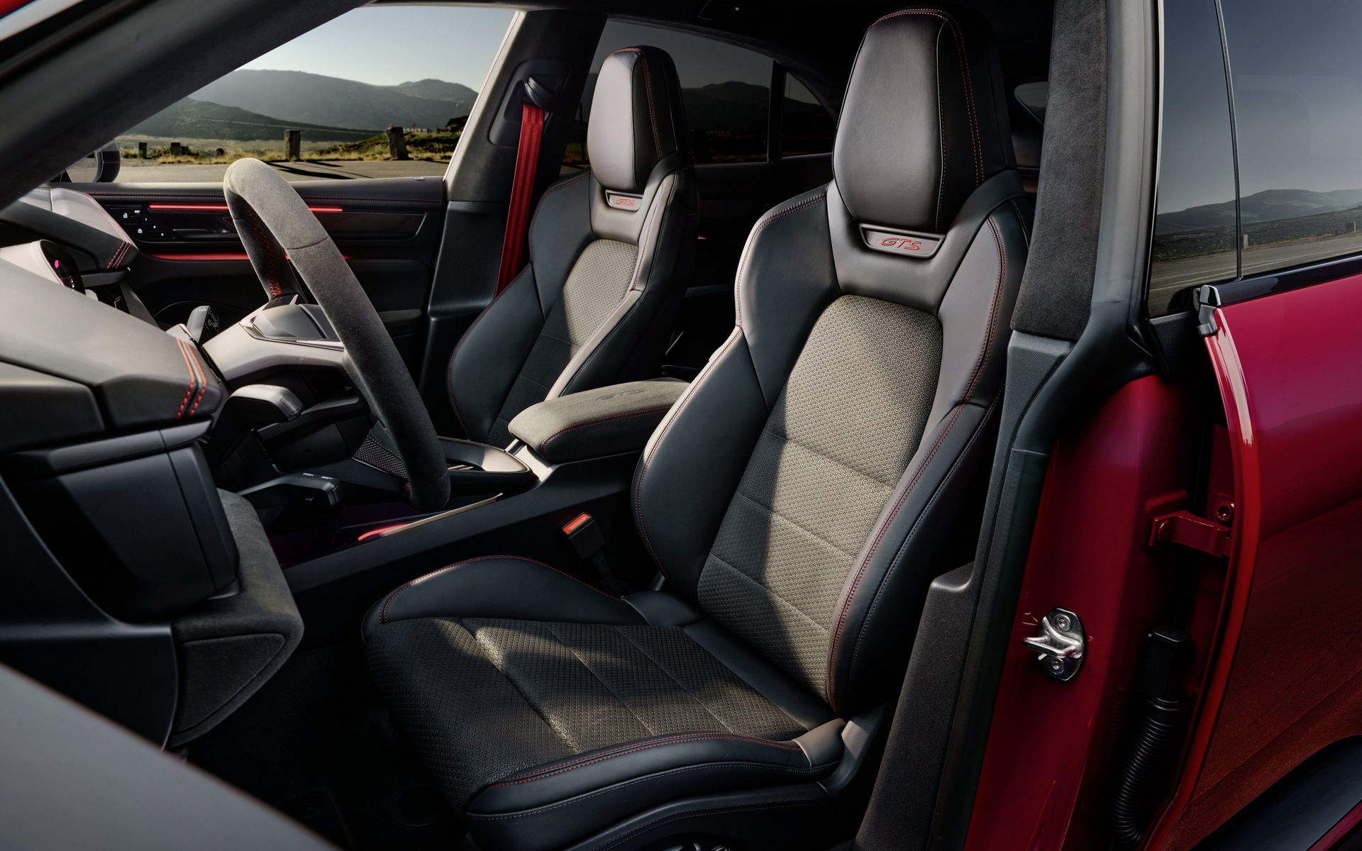 新型バッテリEV「マカンGTS」のインテリア