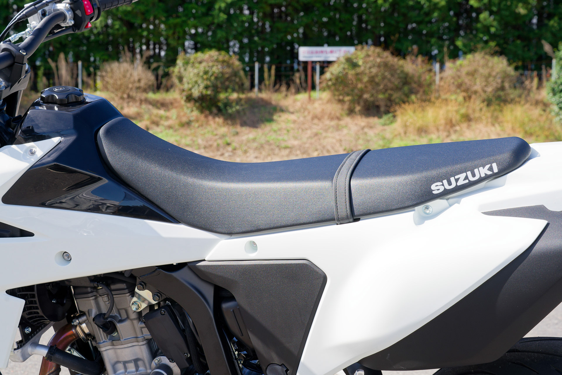 車体色はソリッドスペシャルホワイトNo.2