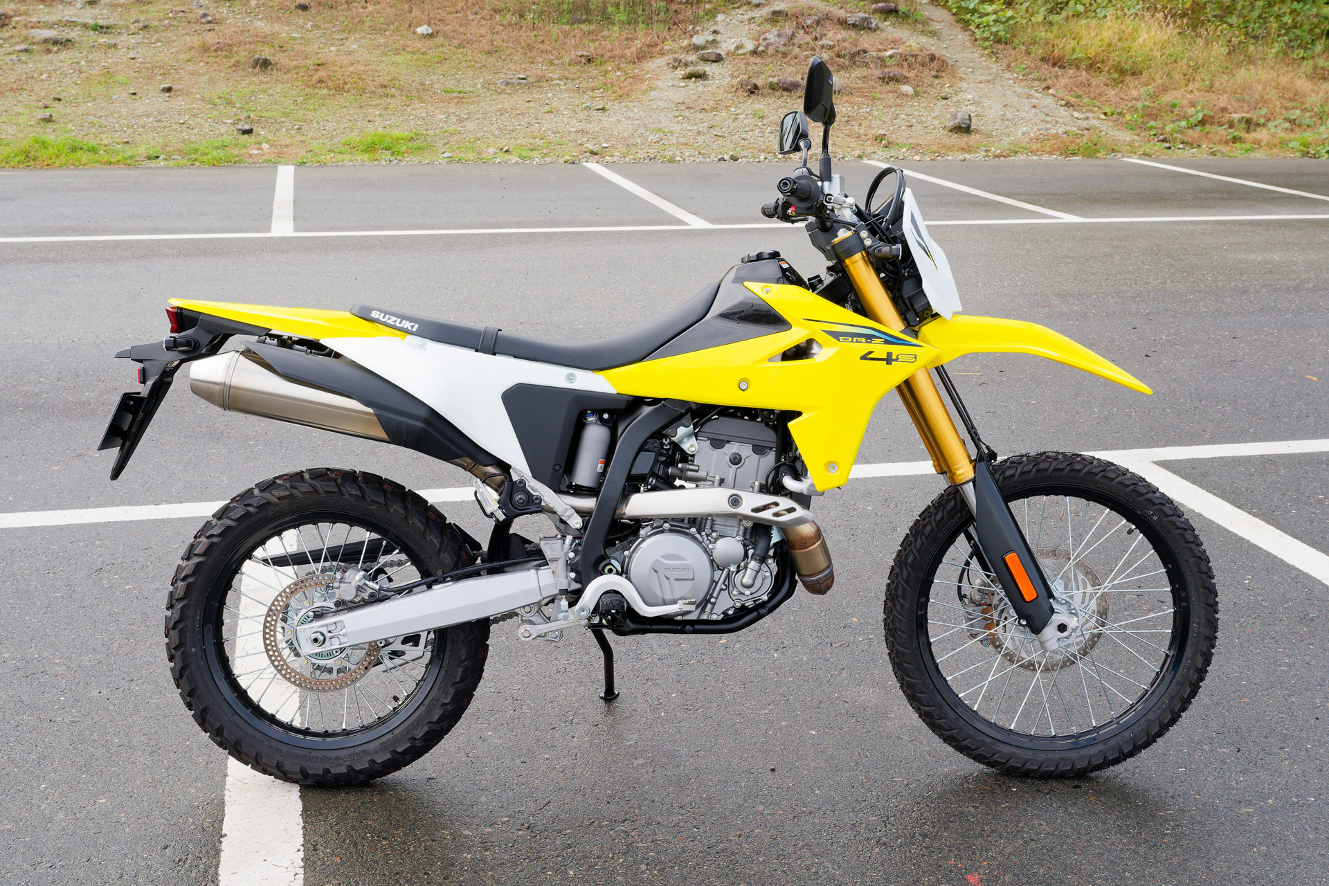 フロントは21インチ、リアは18インチの異形サイズホイール