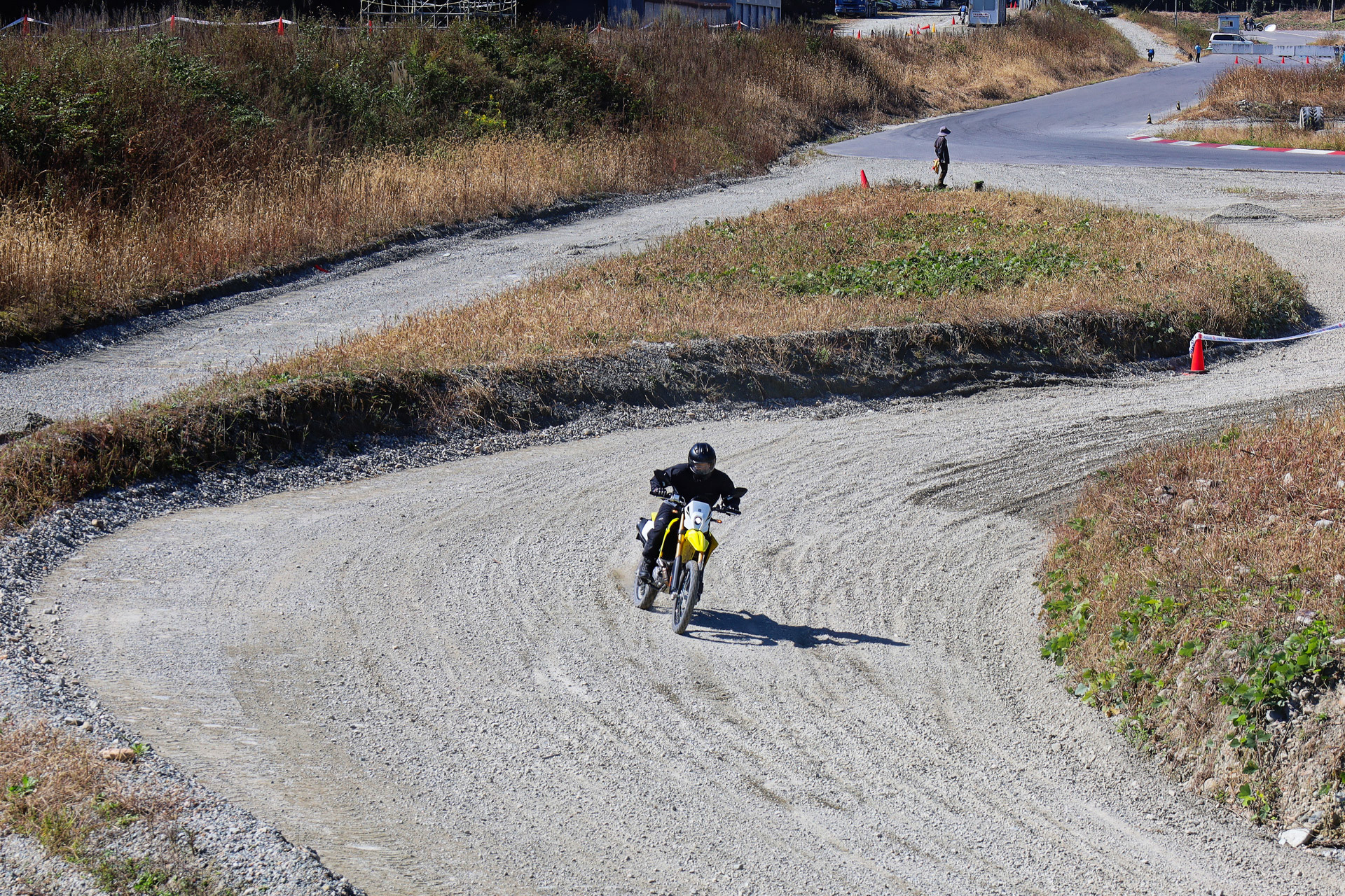 試乗会では、午前のパートを「DR-Z4S」、午後のパートを「DR-Z4SM」とほぼ1日かけて楽しんだ