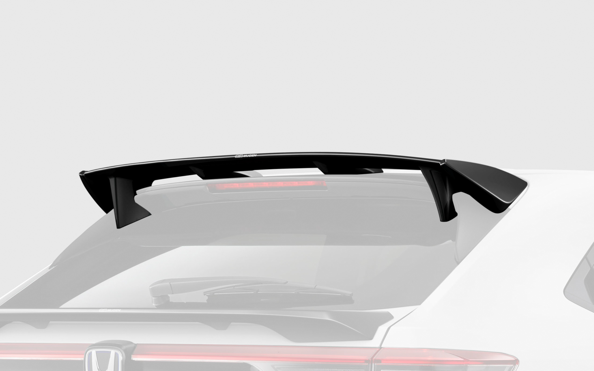 ウイングスポイラー。価格は塗装済が11万円、未塗装が10万4500円