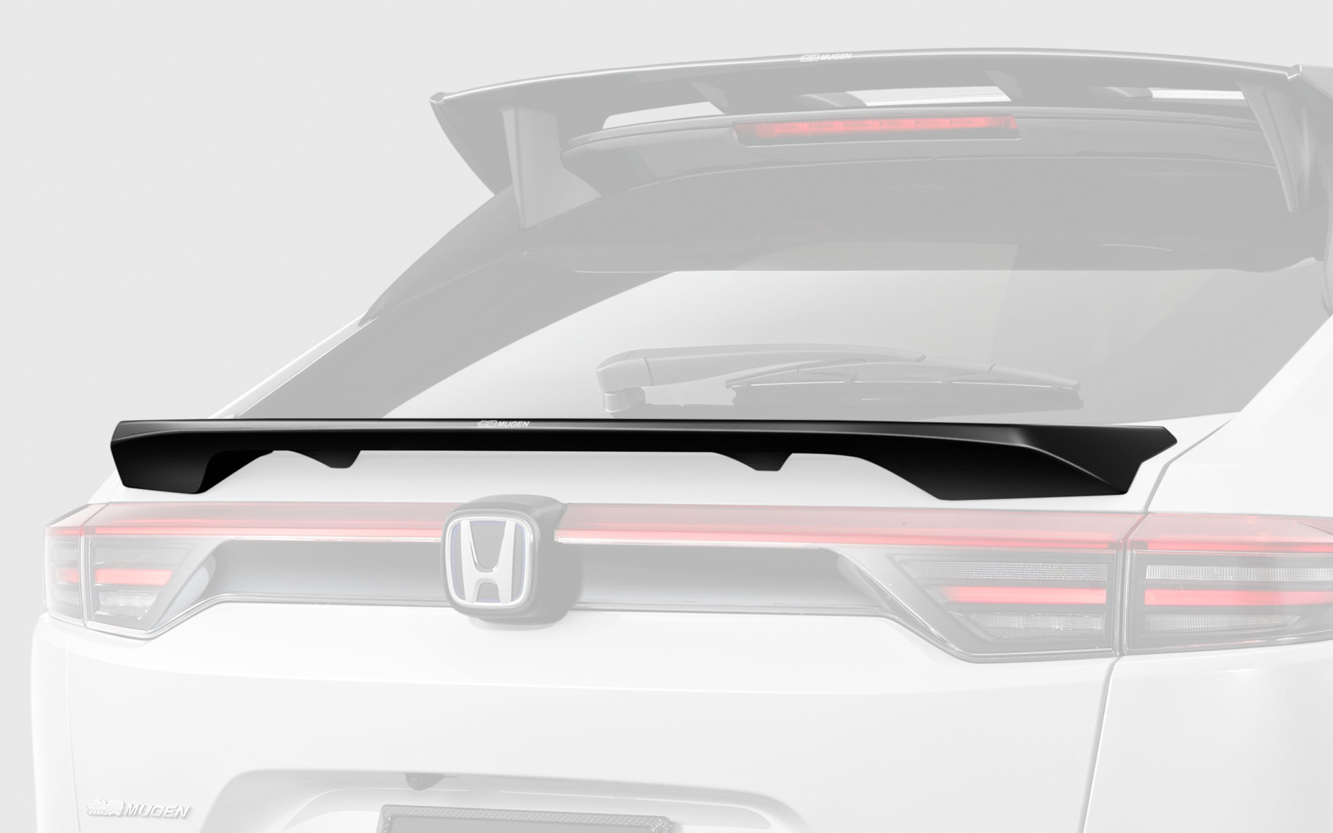 テールゲートスポイラー。価格は塗装済が11万円、未塗装が10万4500円