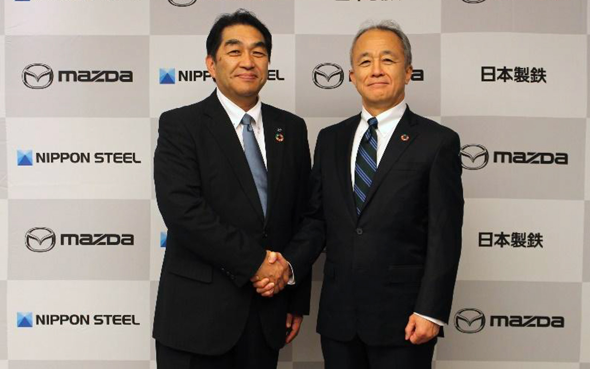 左から、マツダ 取締役専務執行役員 向井武司氏、日本製鉄 代表取締役副社長 廣瀨孝氏