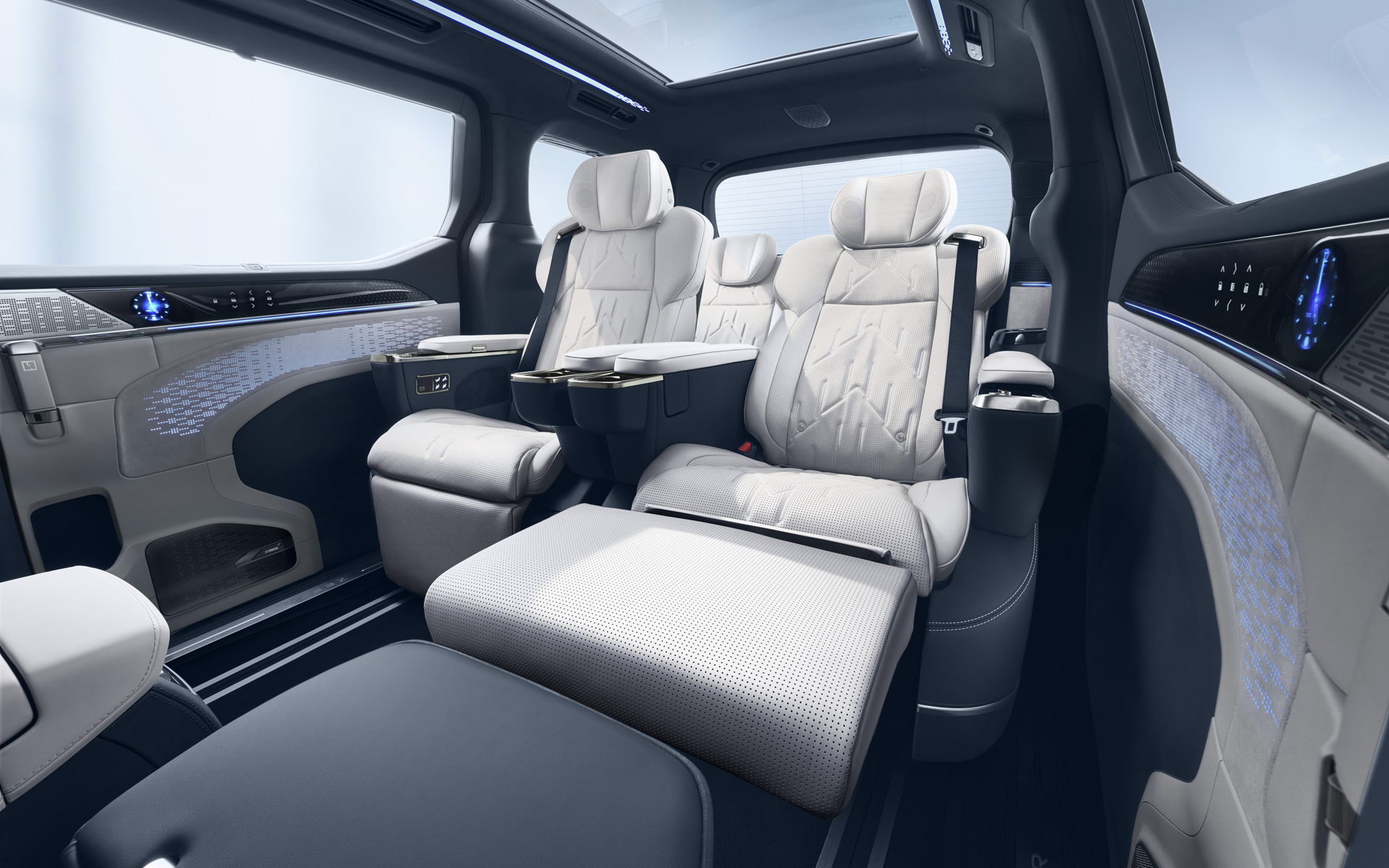 7人乗りEVの高級ミニバン「ZEEKR 009」