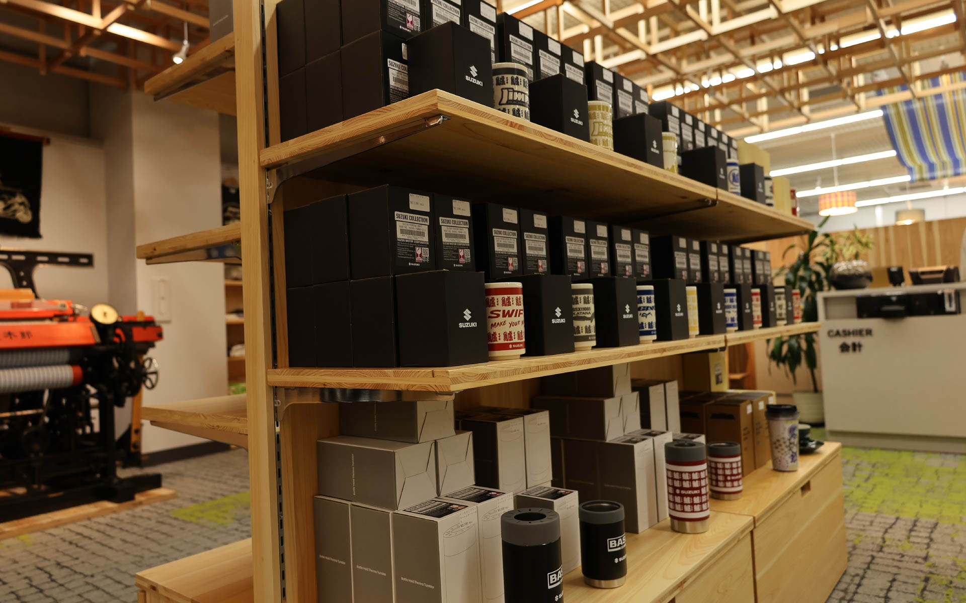 天竜ヒノキの陳列棚