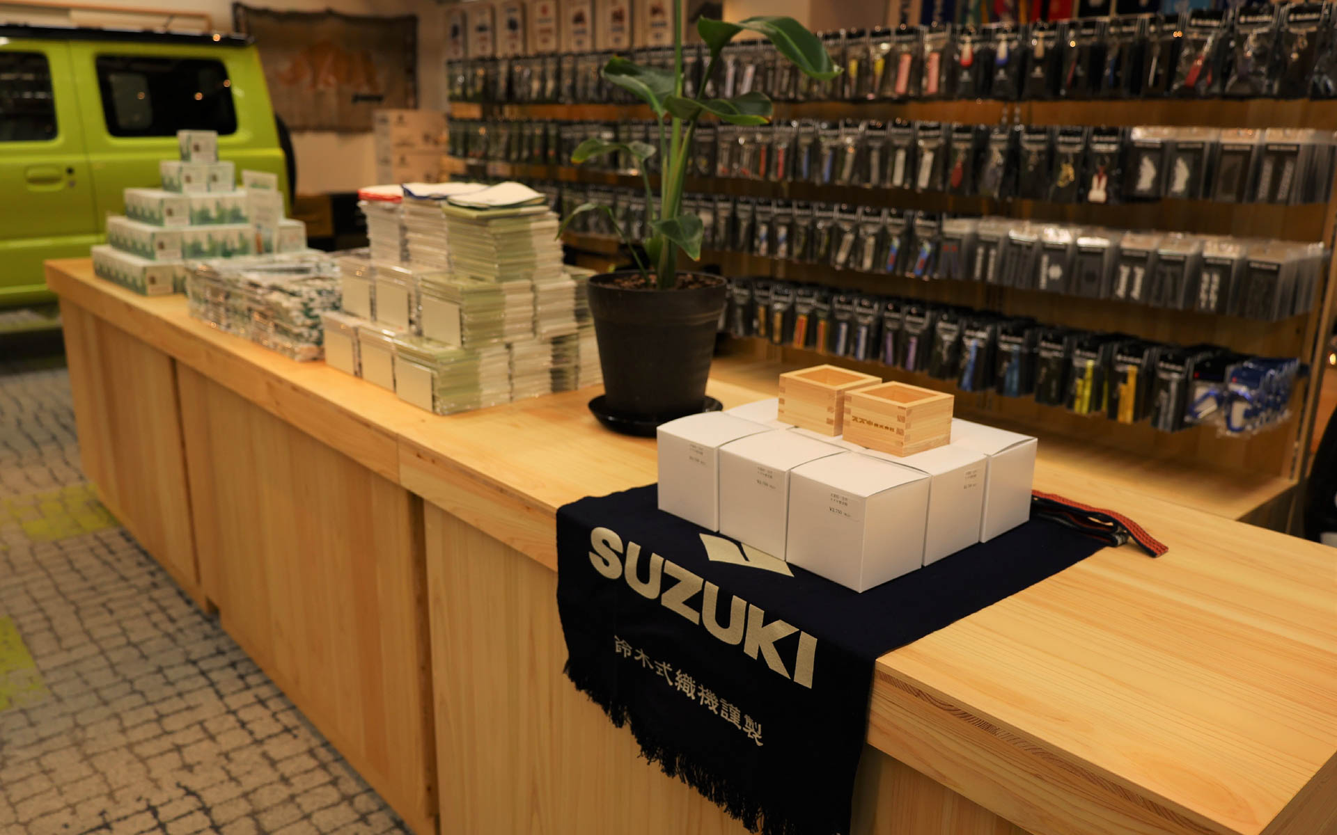 天竜ヒノキの陳列棚