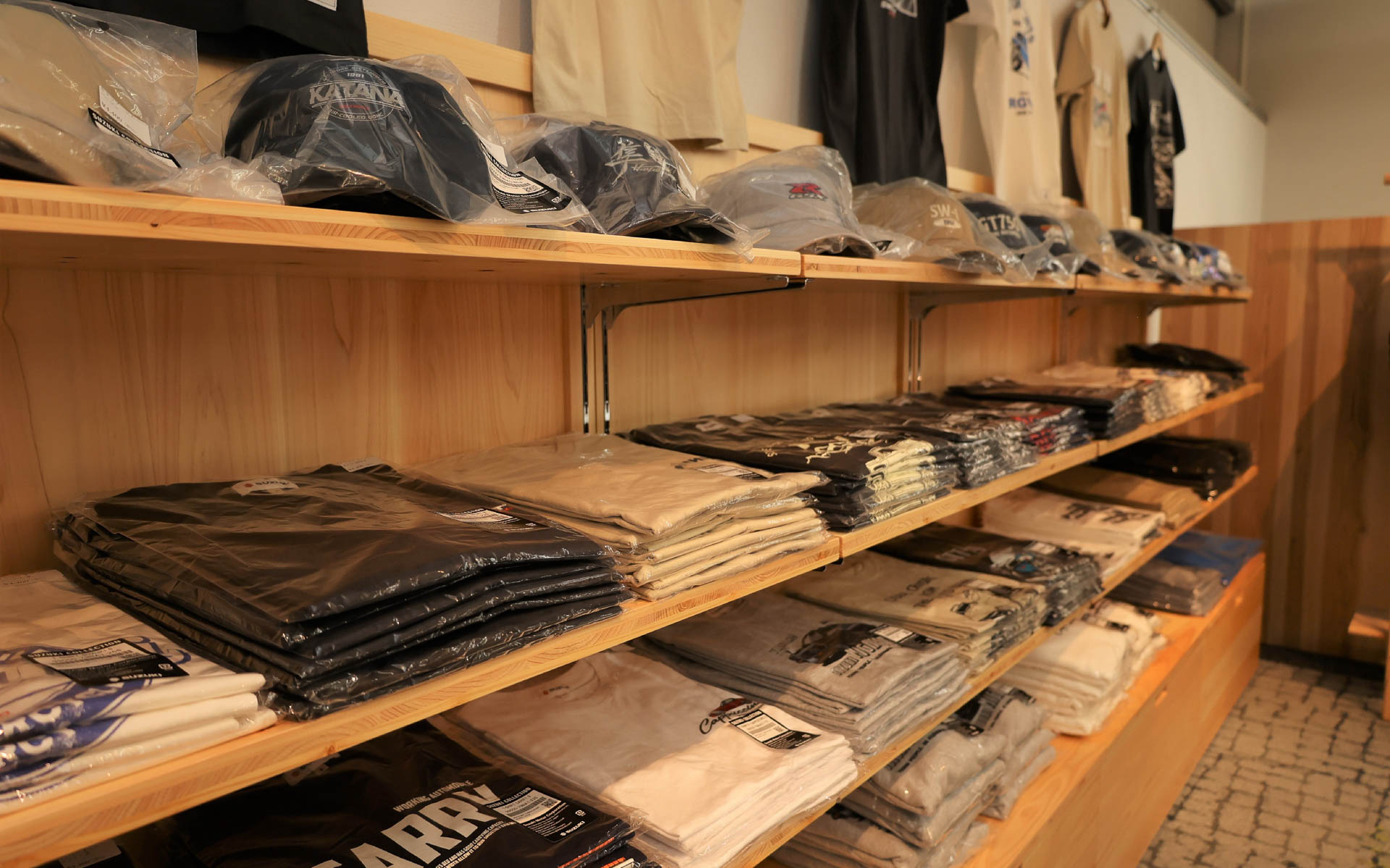 天竜ヒノキの陳列棚