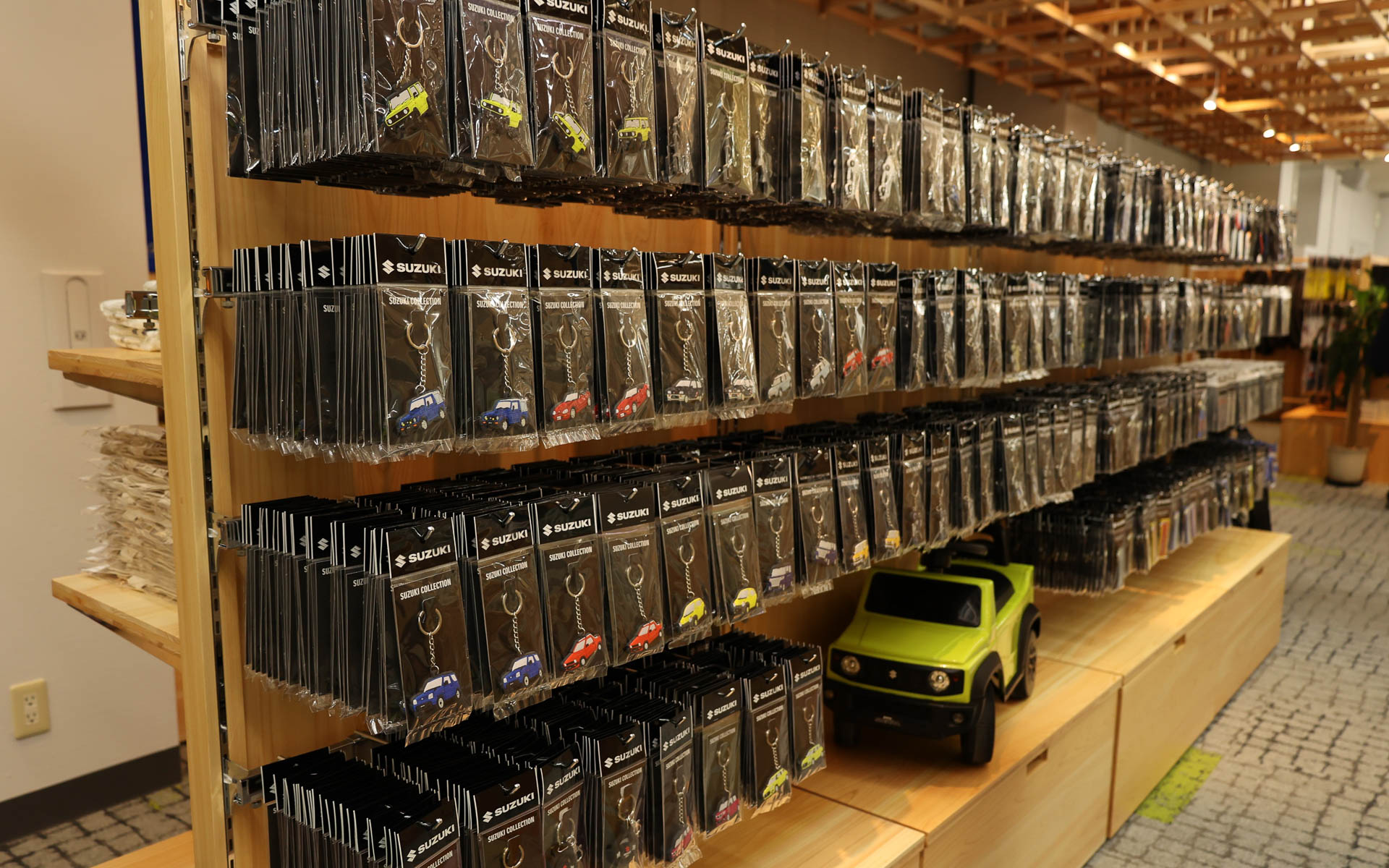 天竜ヒノキの陳列棚