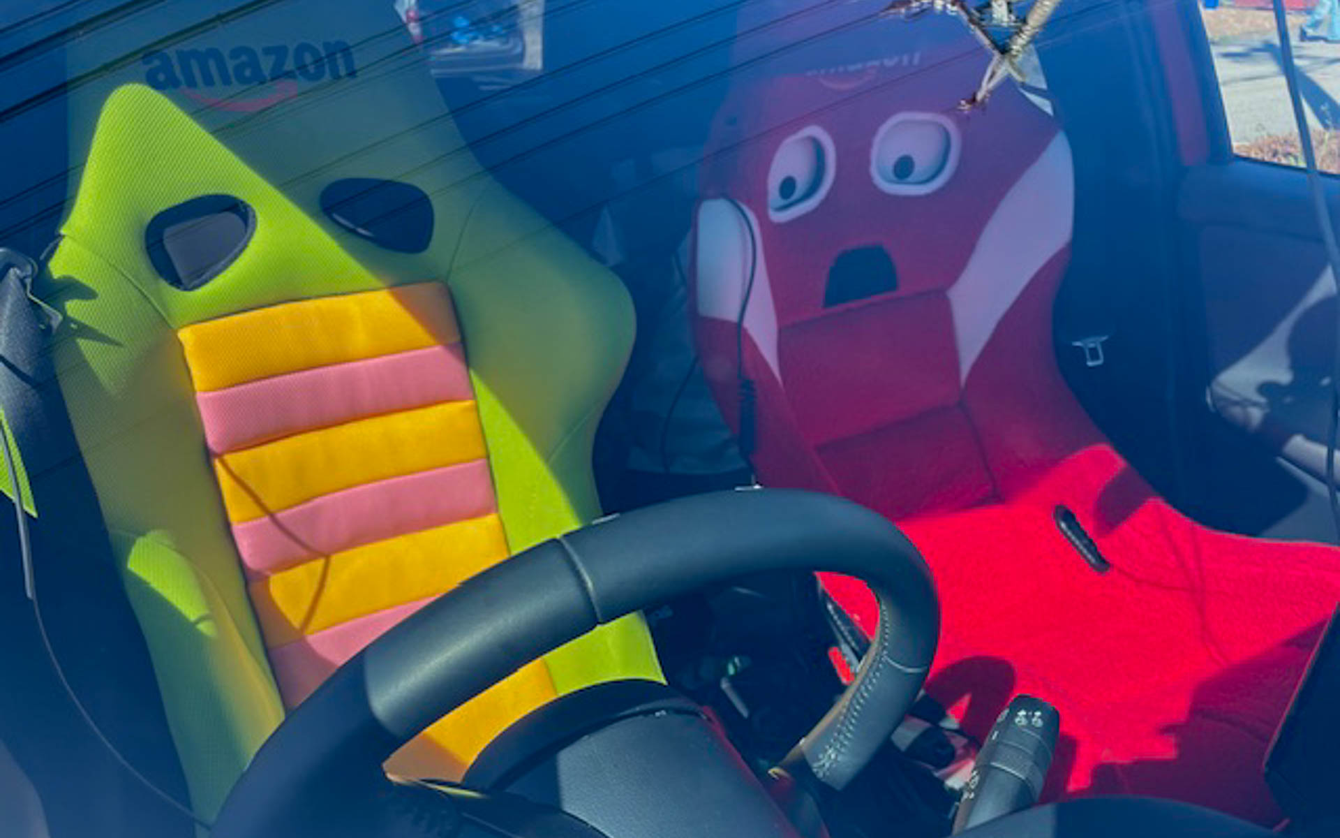 エムリットが作って遊んでいるガチャピン号