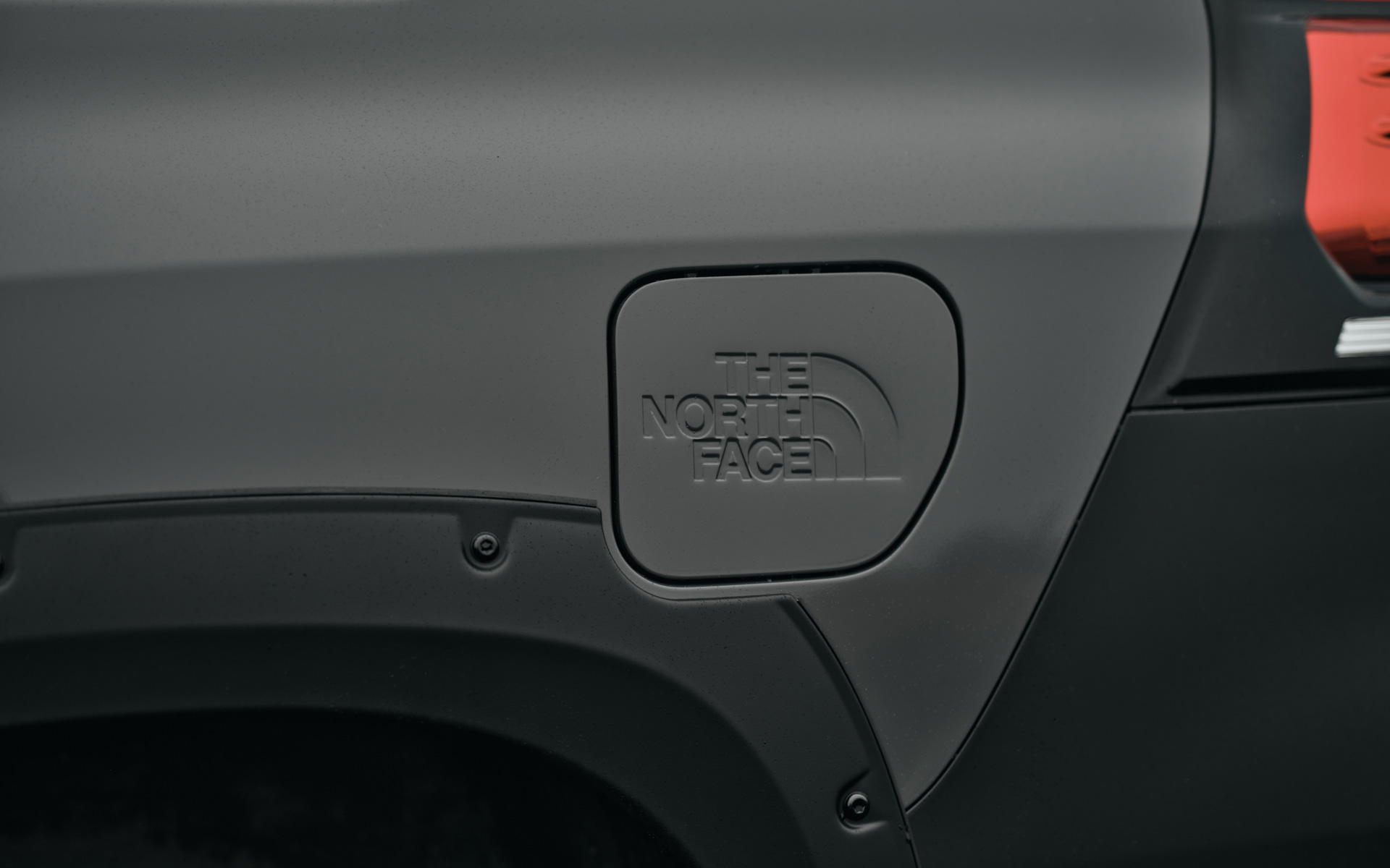 フューエルリッドに、THE NORTH FACEのロゴ