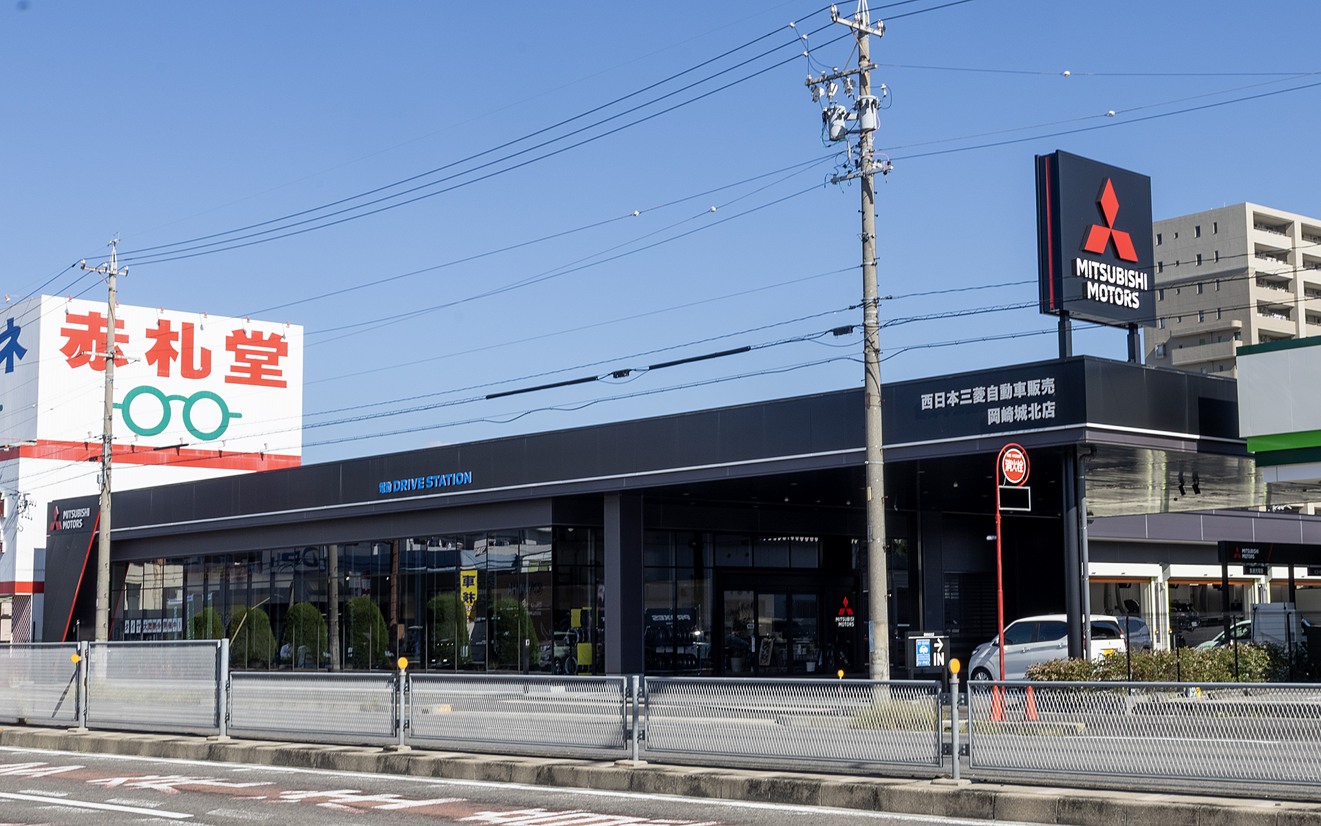 コンセプトストア「デリカベース」は西日本三菱自動車販売 岡崎城北店のショールームを使用して開催される