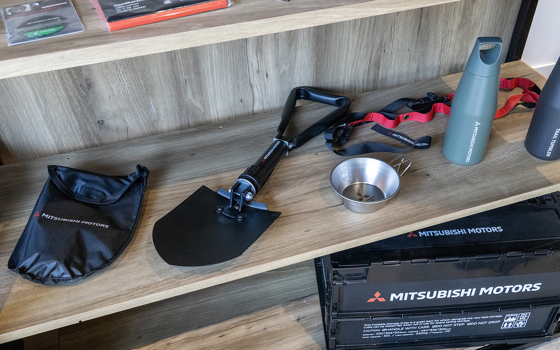 デリカD:5アイテムにはスコップなども用意されている。こうしたものはデリカミニで使っても似合うだろう