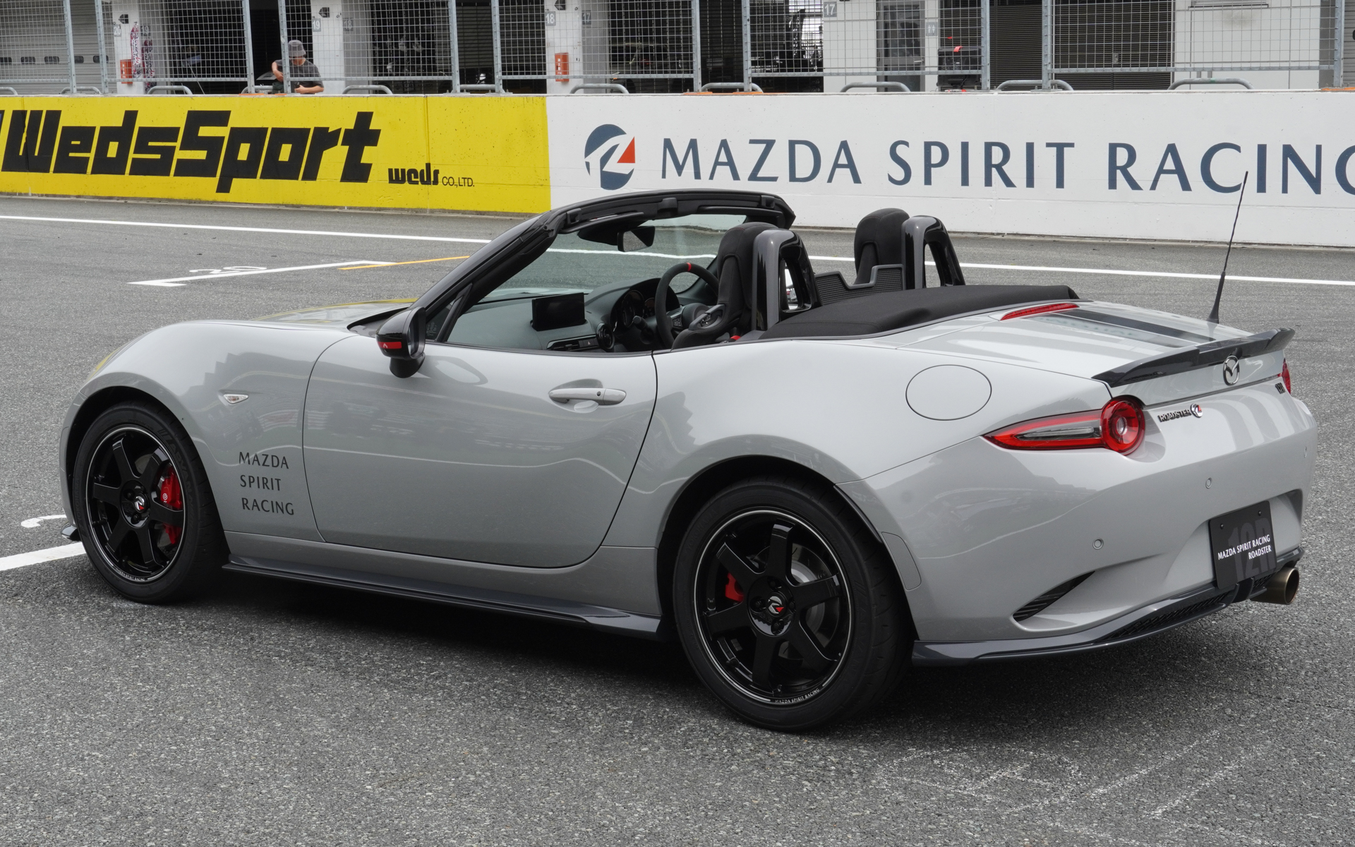富士スピードウェイに展示されたMAZDA SPIRIT RACING ROADSTER 12R