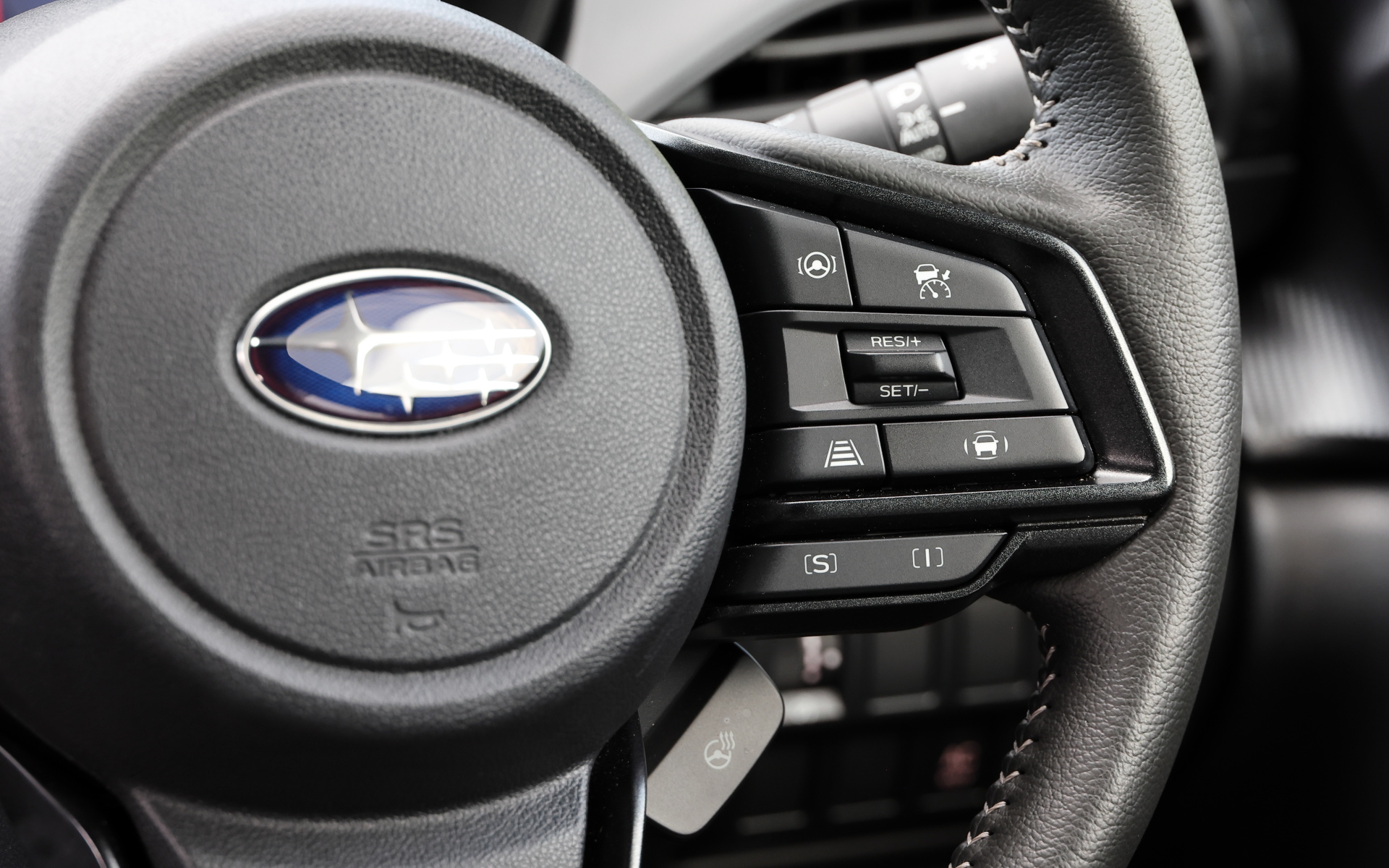 今回は、3人で運転を交代しながら大阪を往復。アイサイトの運転支援機能もガンガン使っていく