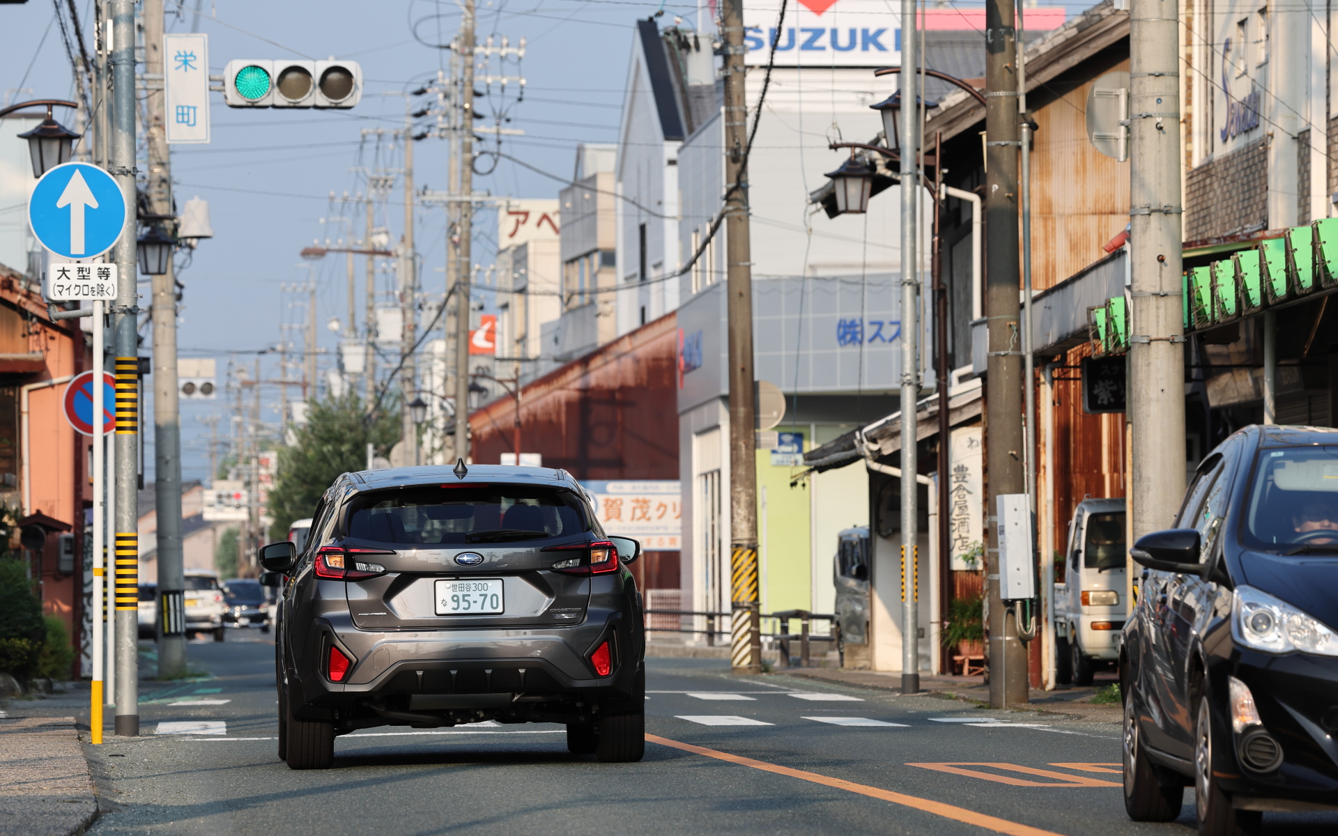 クロストレック S:HEVを運転した高橋カメラマンも「高速走行時のゆったり感はホイールベースの長いレヴォーグとはちょっと違うけれど、今回訪ねた大阪のような都市部では短さゆえの取りまわしのよさはむしろありがたかったくらい。本当にいろんなところがちょうどいいサイズですね」とご満悦だった