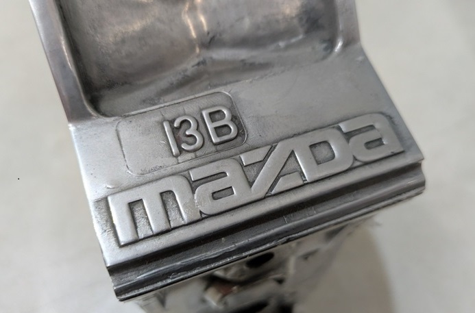 ハウジングには「13B」の刻印