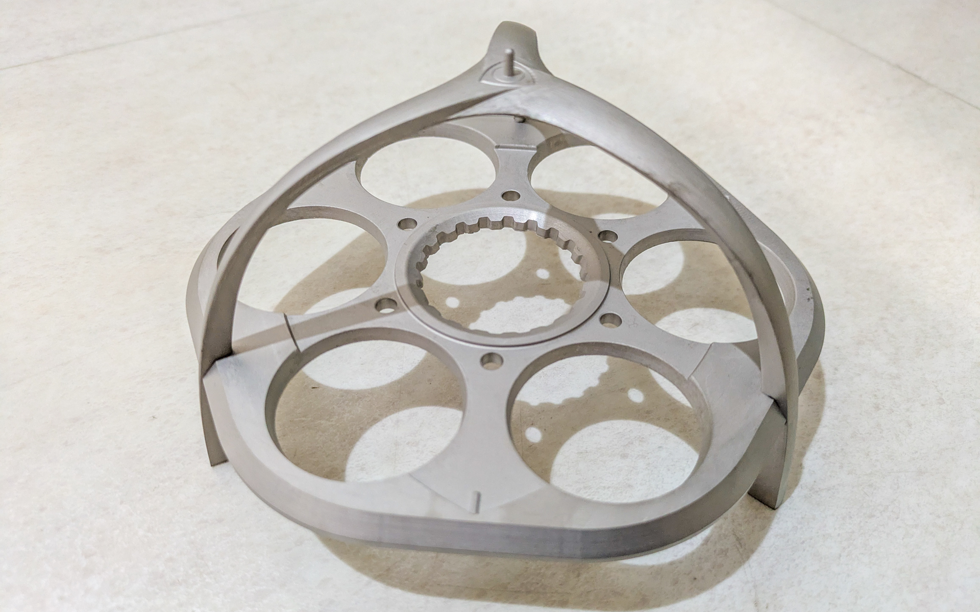 マツダ・ファン・フェスタ2025＠富士スピードウェイで販売されていたオブジェ「MAZDA EX-7」