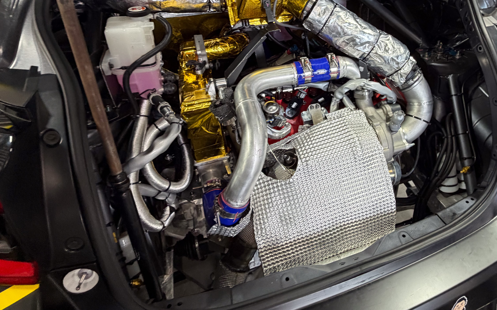 ミッドシップ4WDの「GRヤリスMコンセプト」に搭載された新開発の直列4気筒2.0リッターターボ「G20E型」。出力は400馬力以上であることがトヨタから明かされた