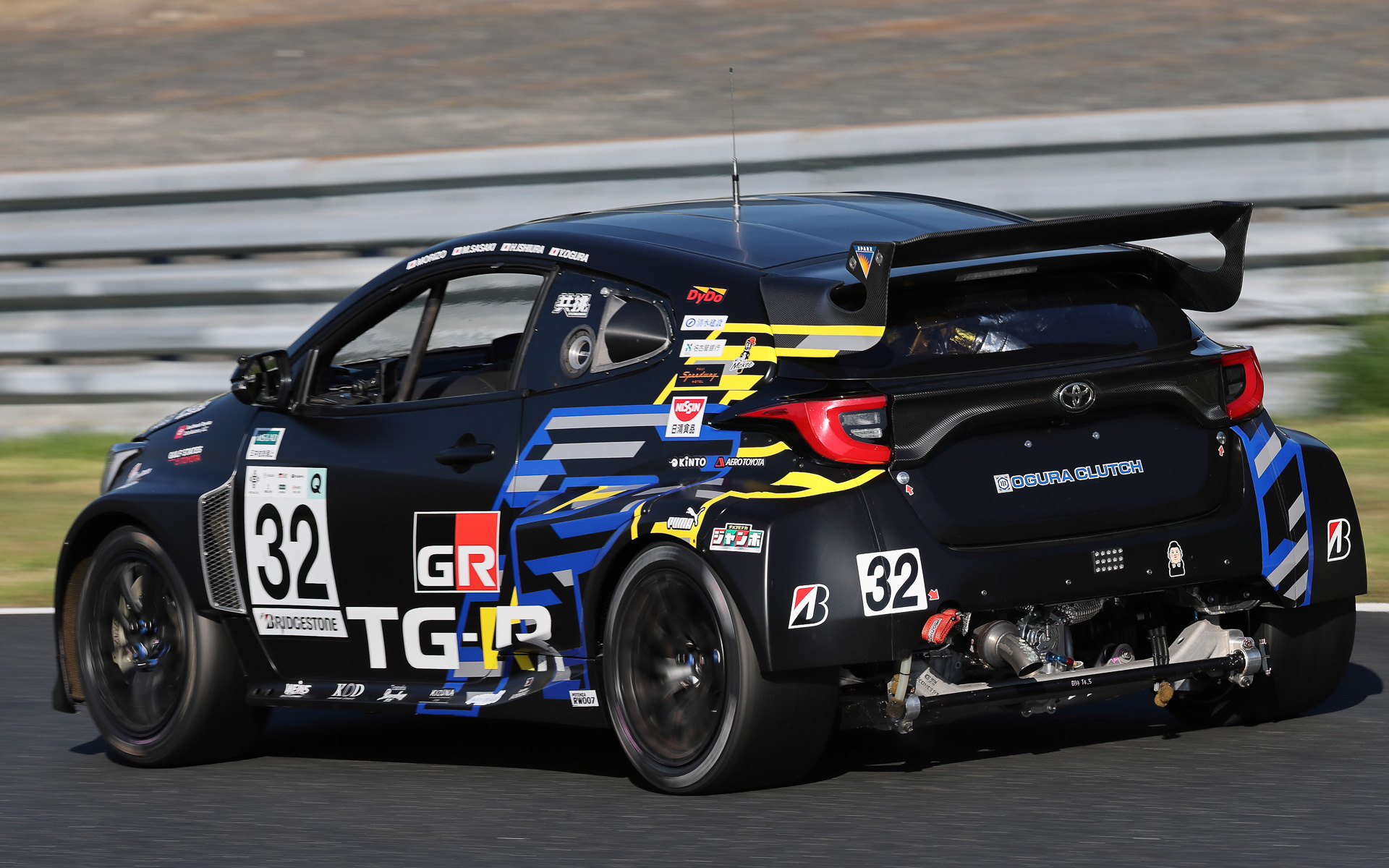 岡山国際サーキットを走行するトヨタの新型ミッドシップ4WD「GRヤリスMコンセプト」