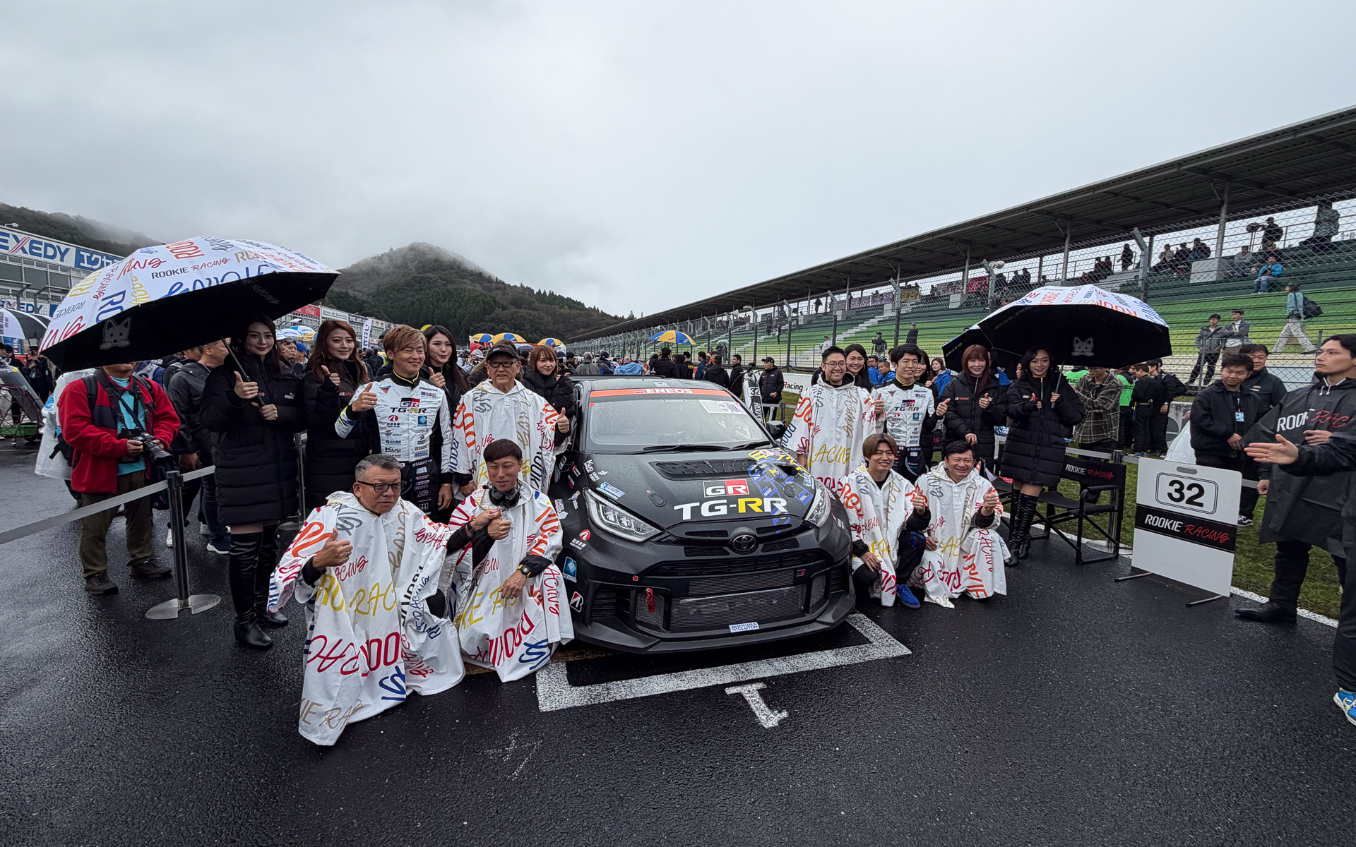 こちらはGRヤリスMコンセプトの前での記念写真