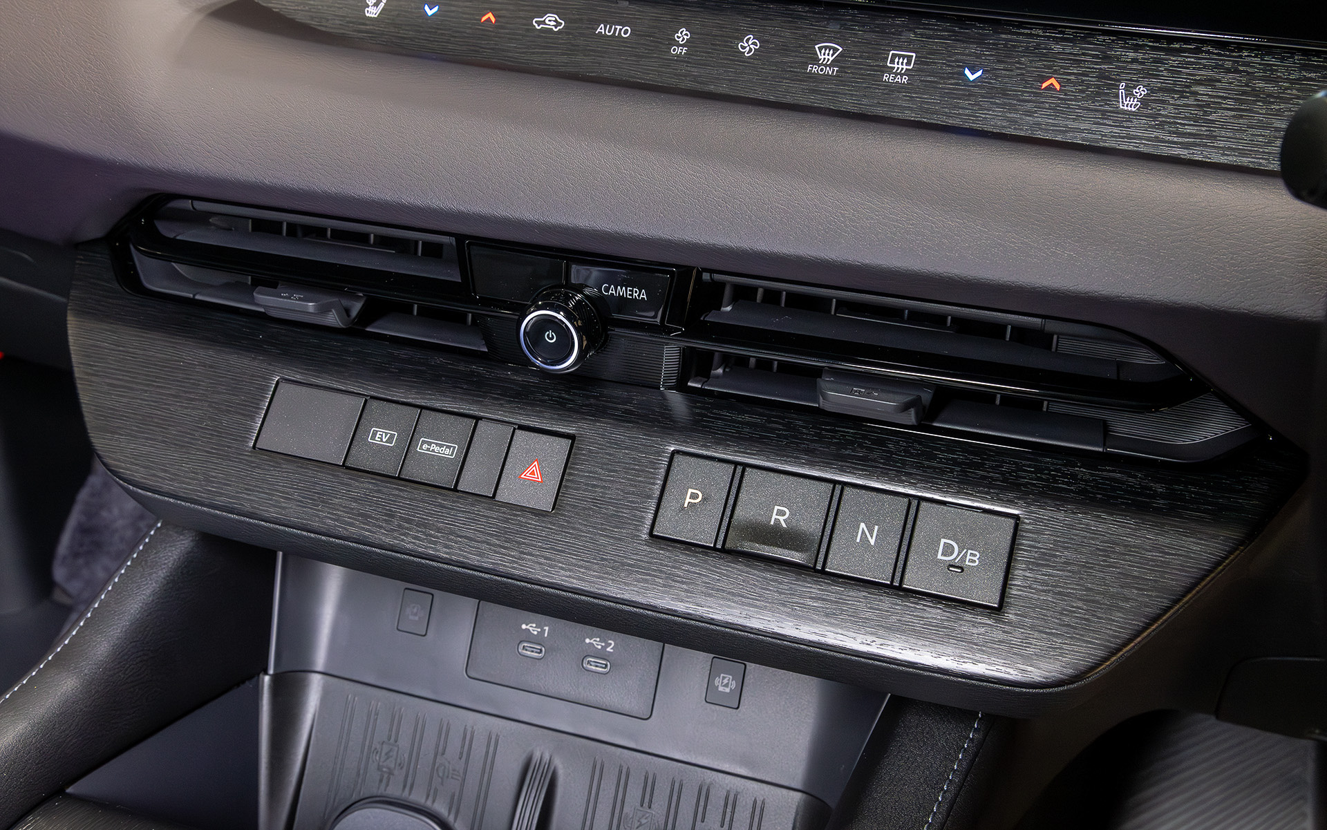 シフトレバーがなくなりボタン式となった