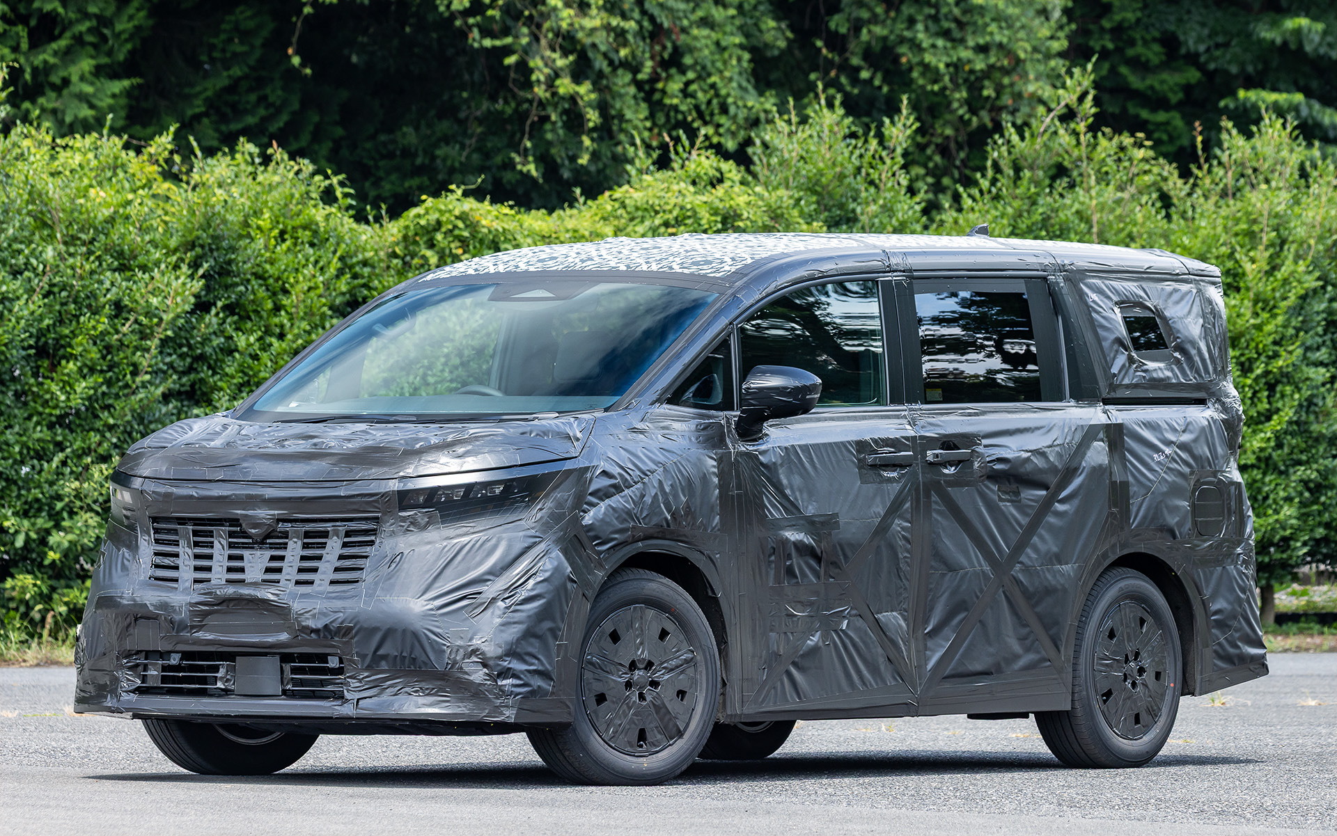 栃木で試乗した際はボディサイズへの言及はなかったが、「ジャパンモビリティショー 2025」での公開に合わせて4995×1895×1975mm（全長×全幅×全高。数値は日産測定値）であることが明らかにされた